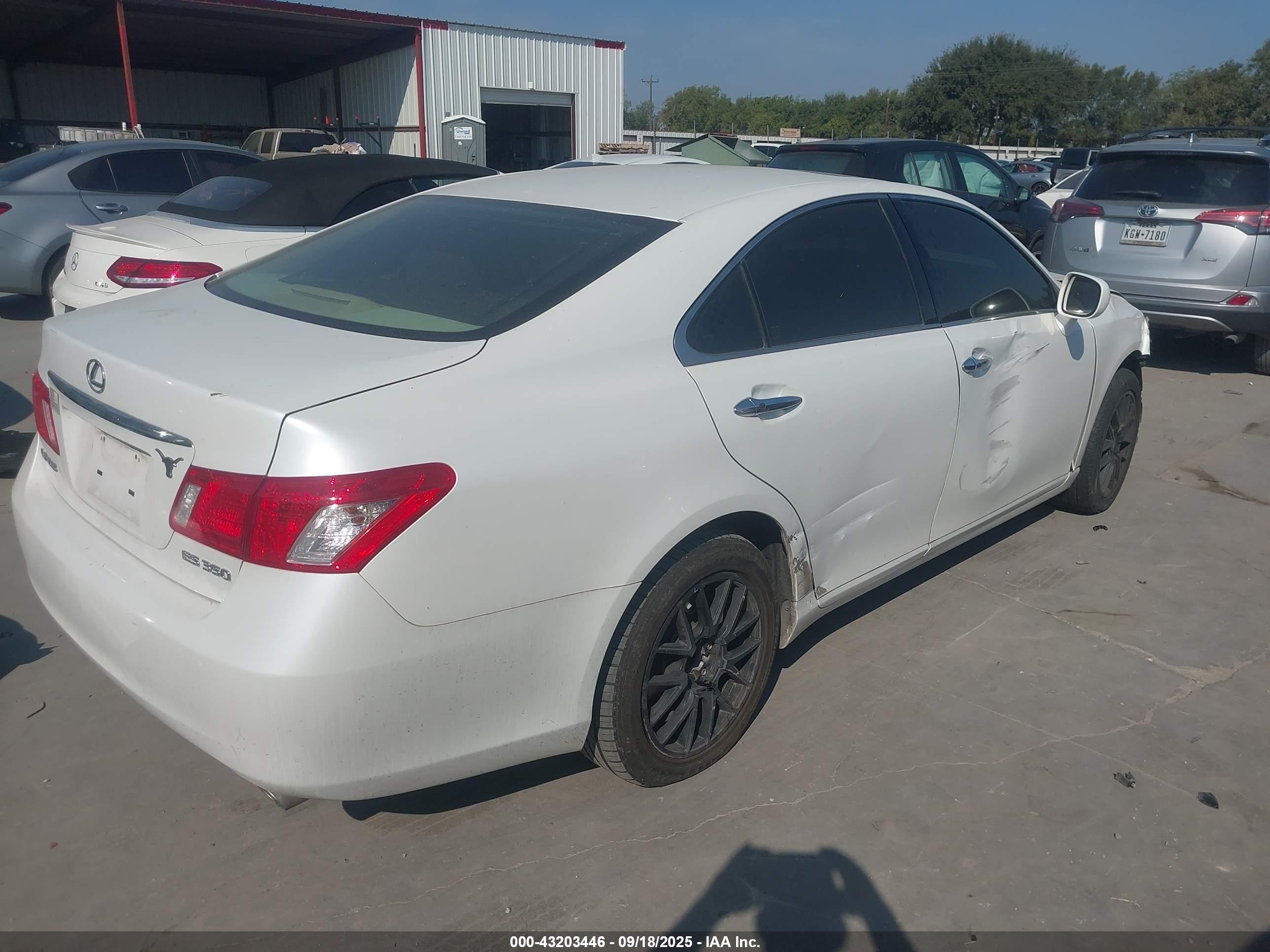LEXUS ES image 4
