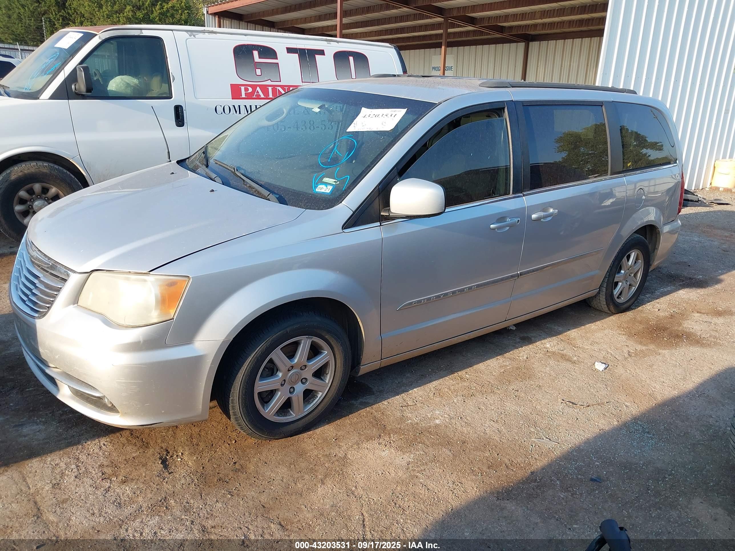CHRYSLER TOWN image 2