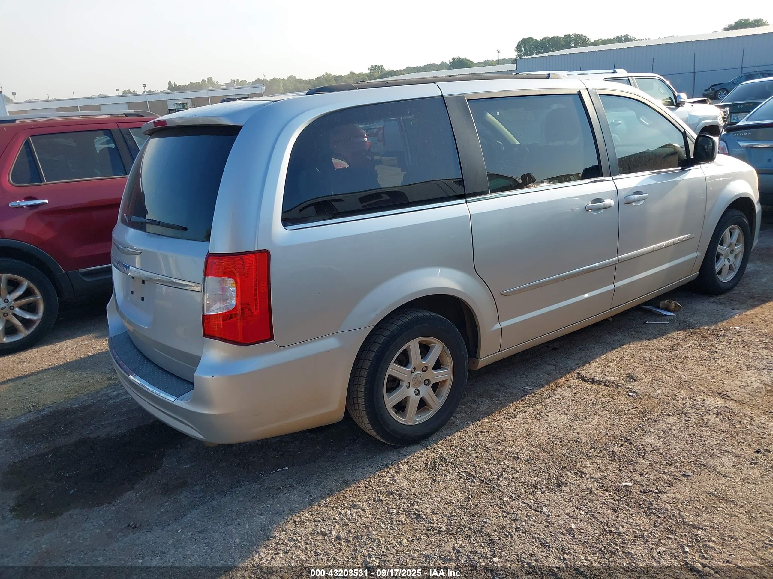 CHRYSLER TOWN image 4