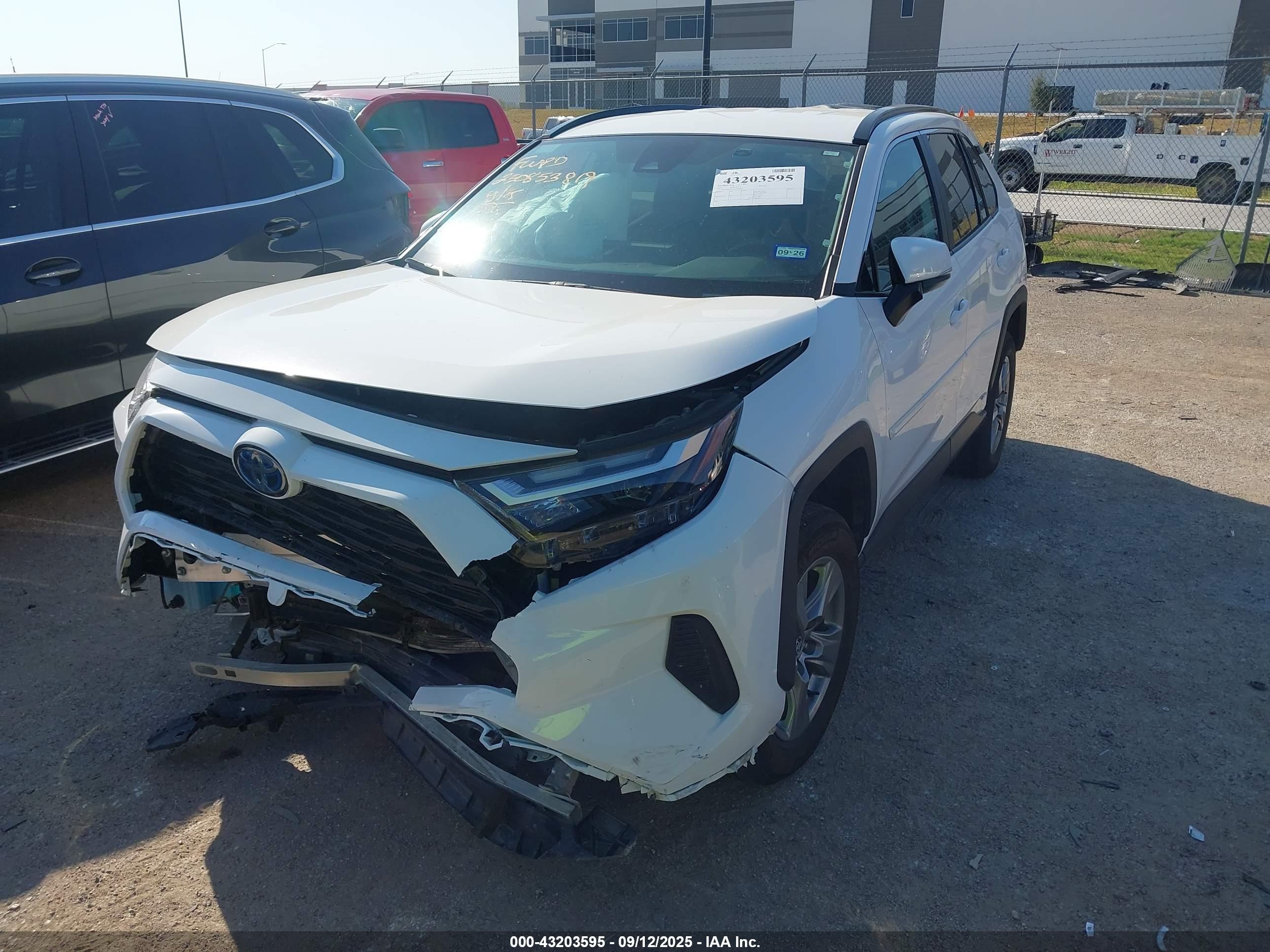 TOYOTA RAV4 image 2