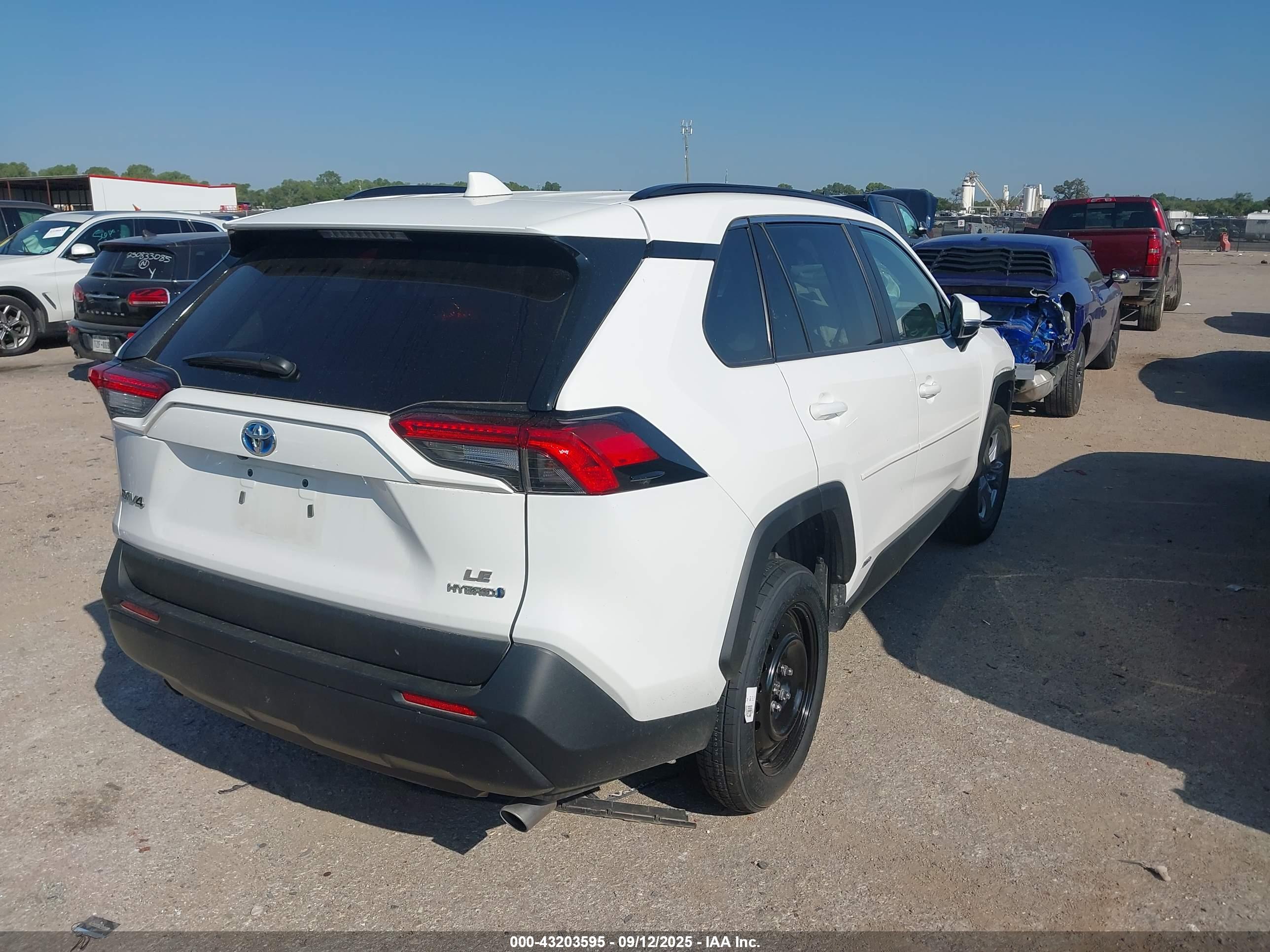 TOYOTA RAV4 image 4