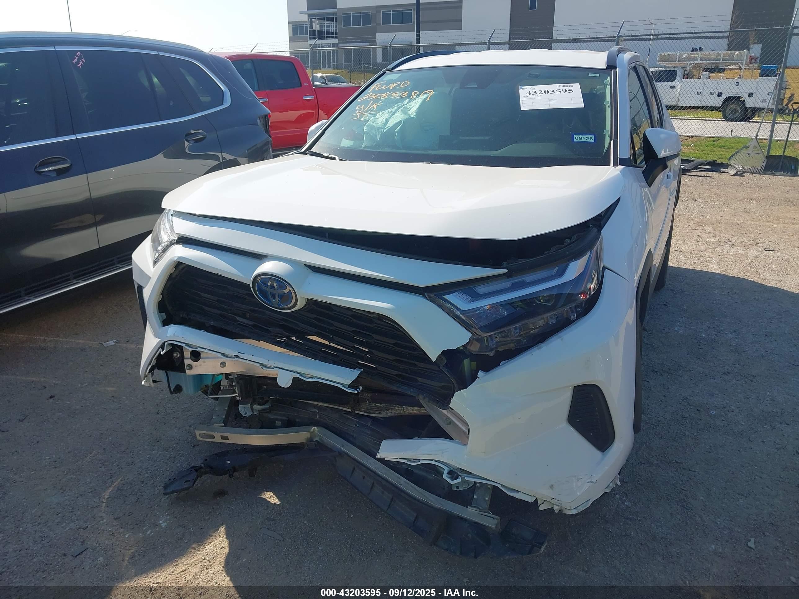 TOYOTA RAV4 image 6