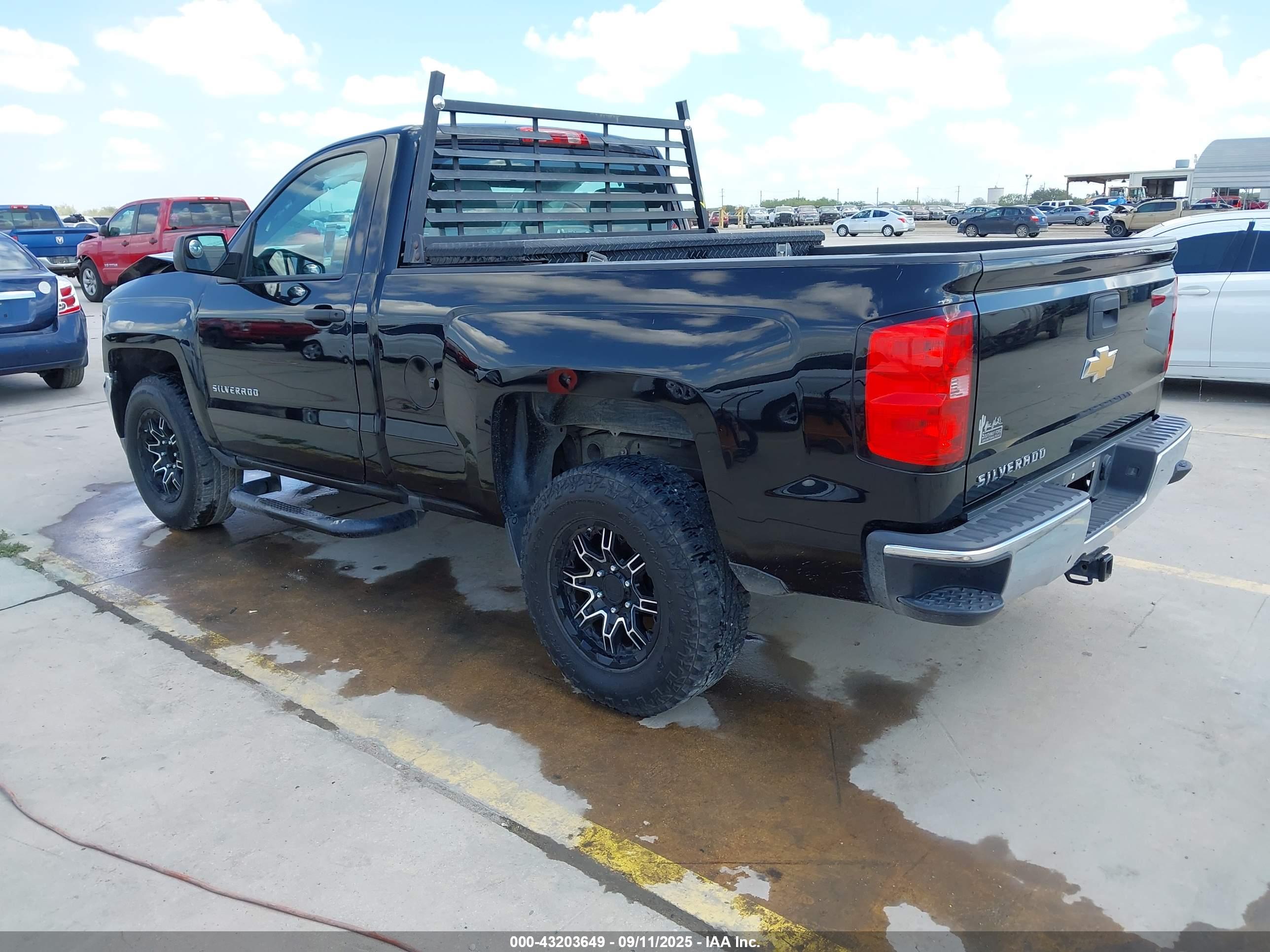CHEVROLET SILVERADO image 3