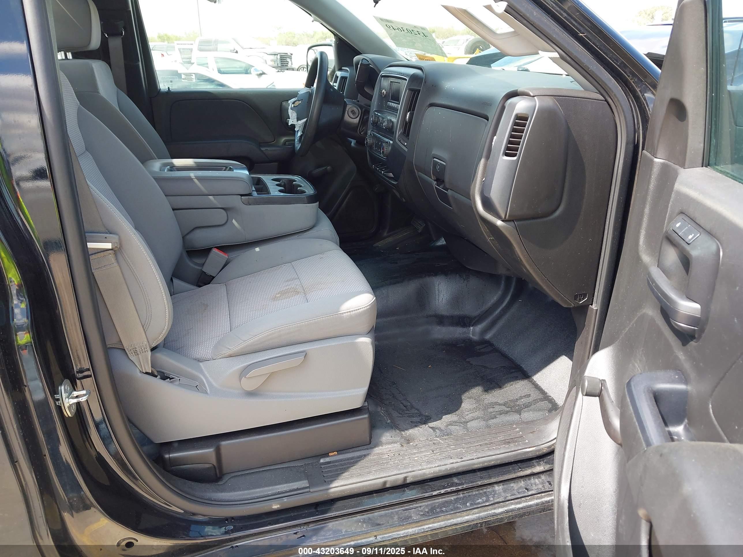 CHEVROLET SILVERADO image 5