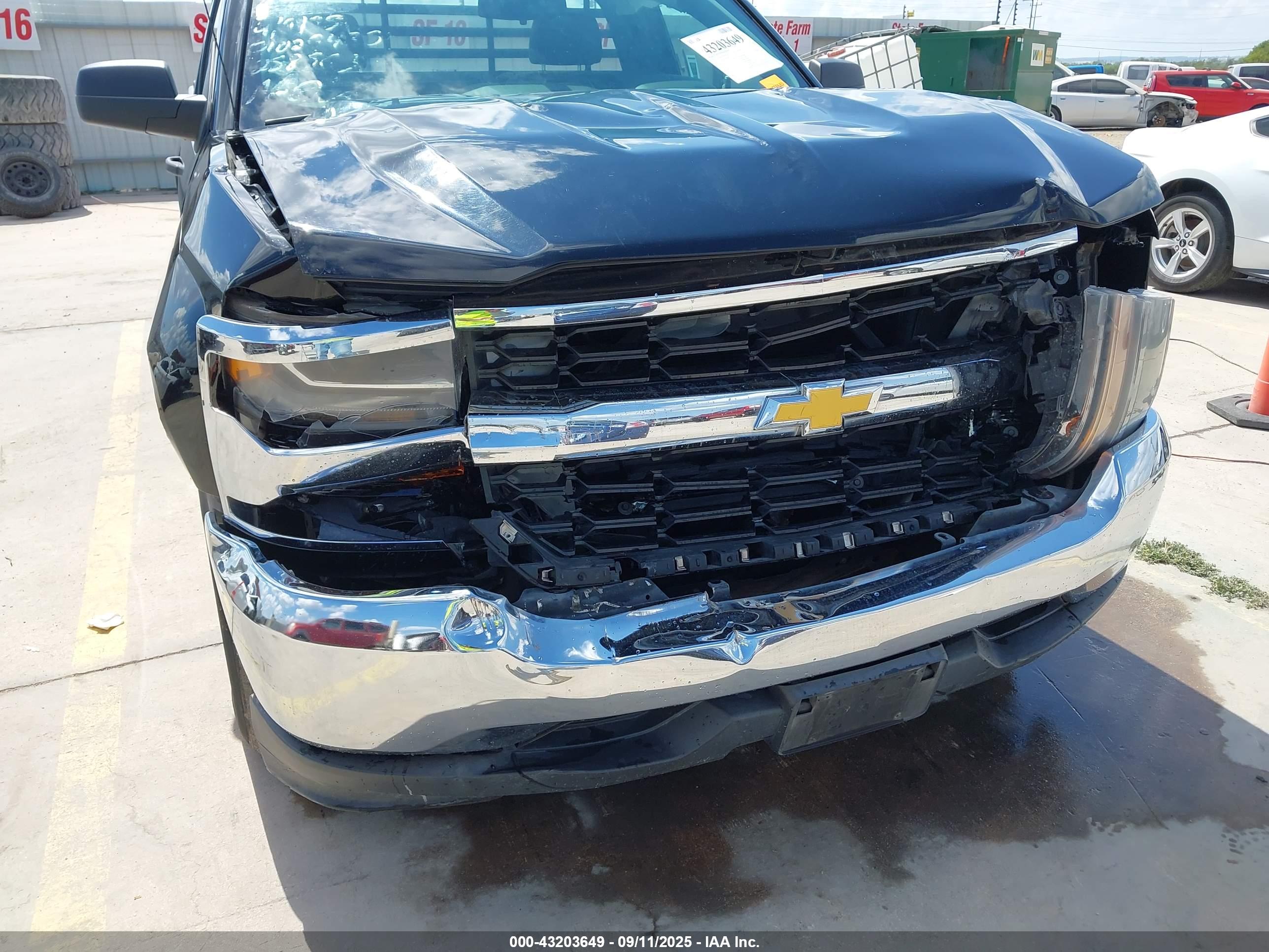 CHEVROLET SILVERADO image 6