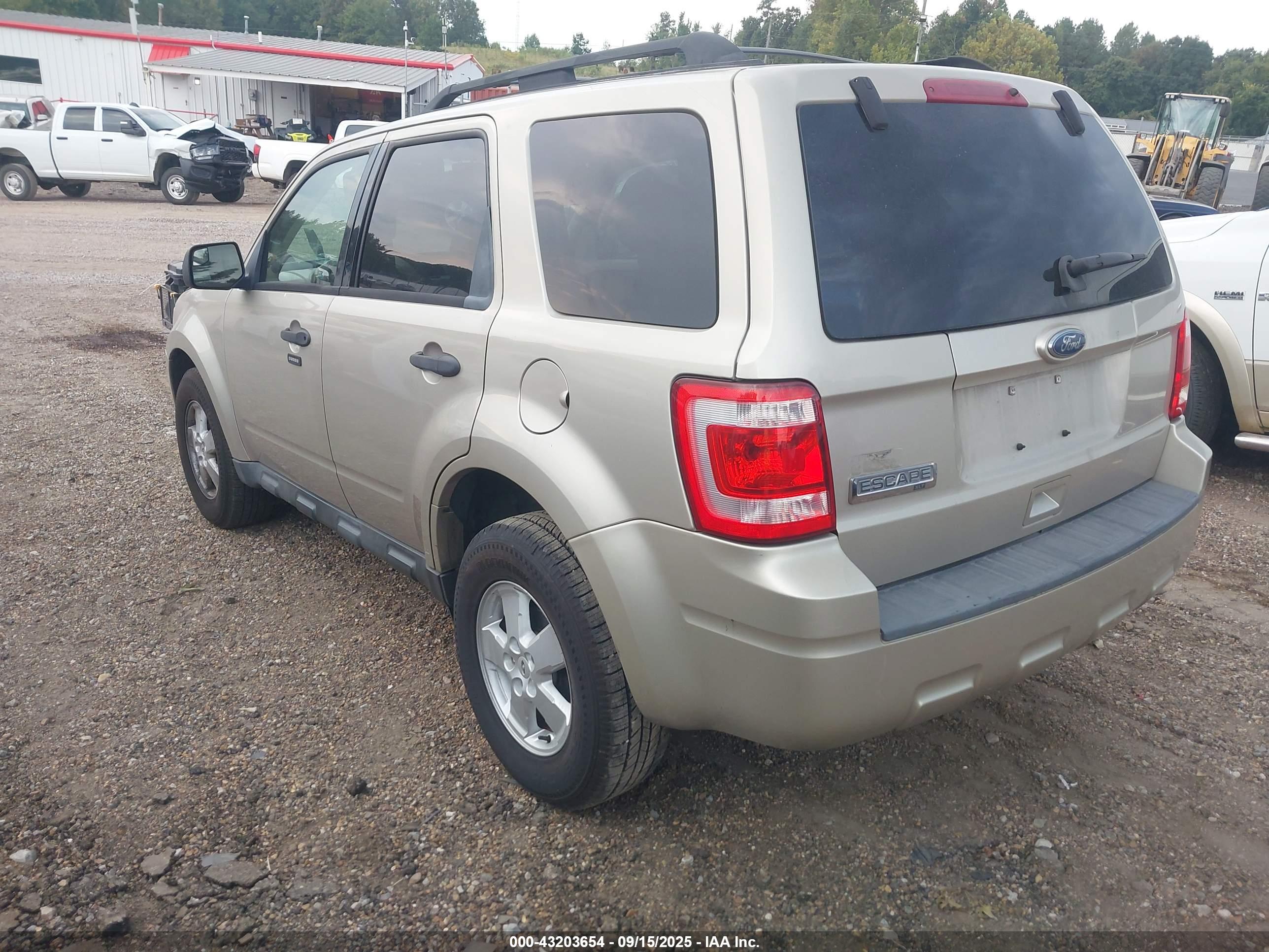 FORD ESCAPE image 3