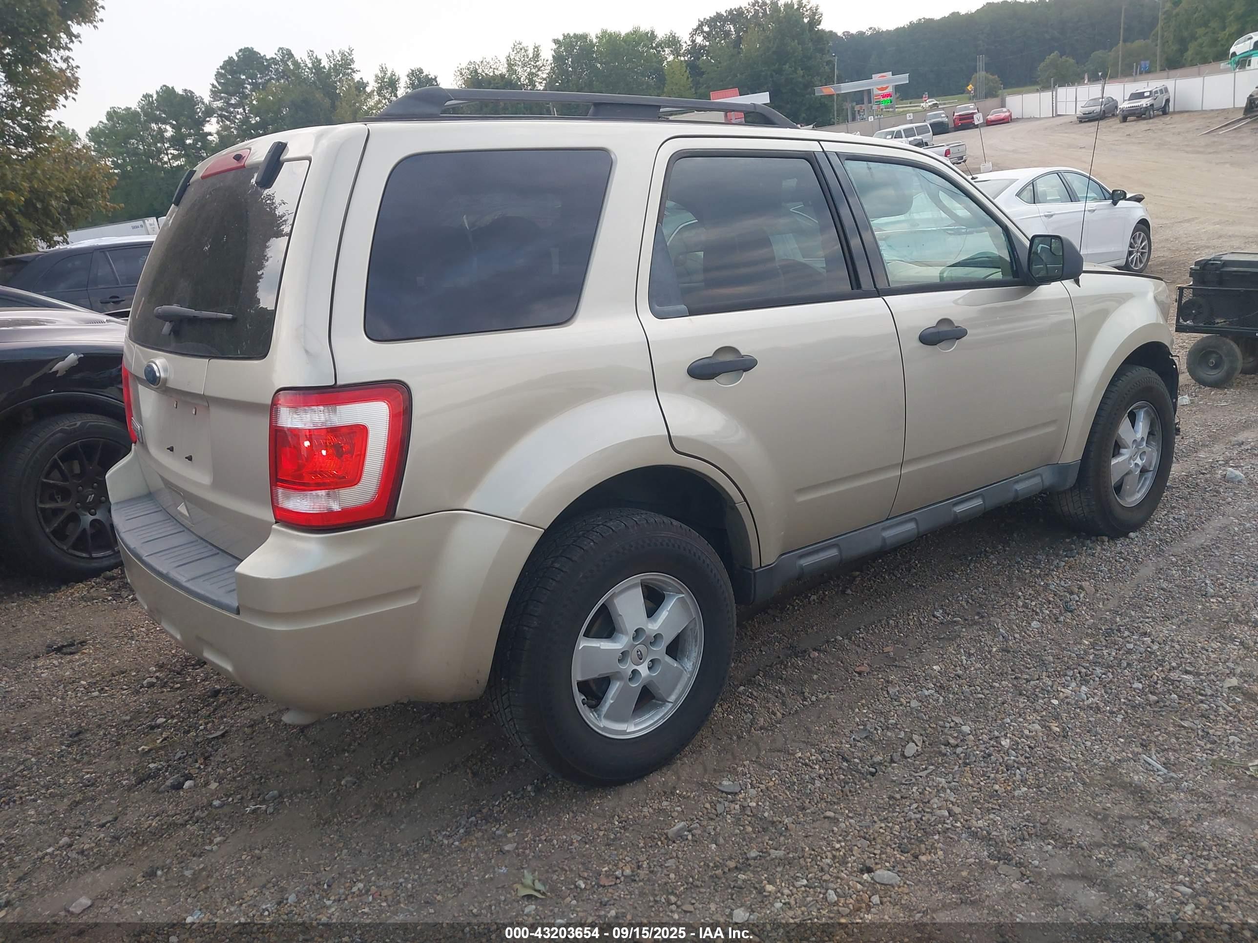 FORD ESCAPE image 4