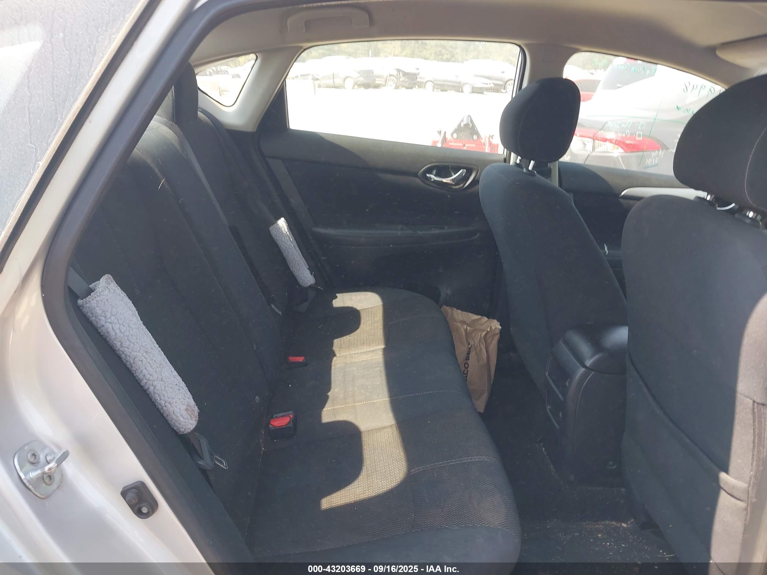 NISSAN SENTRA image 8