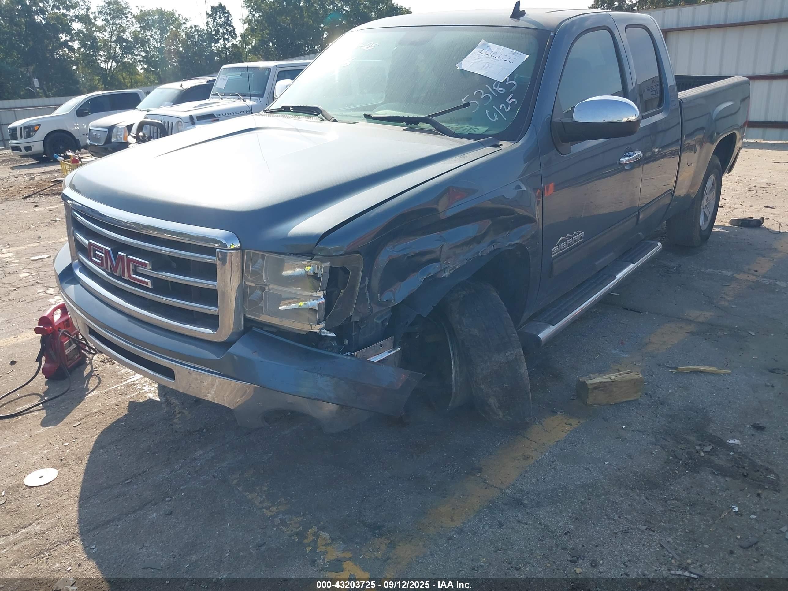 GMC SIERRA image 6