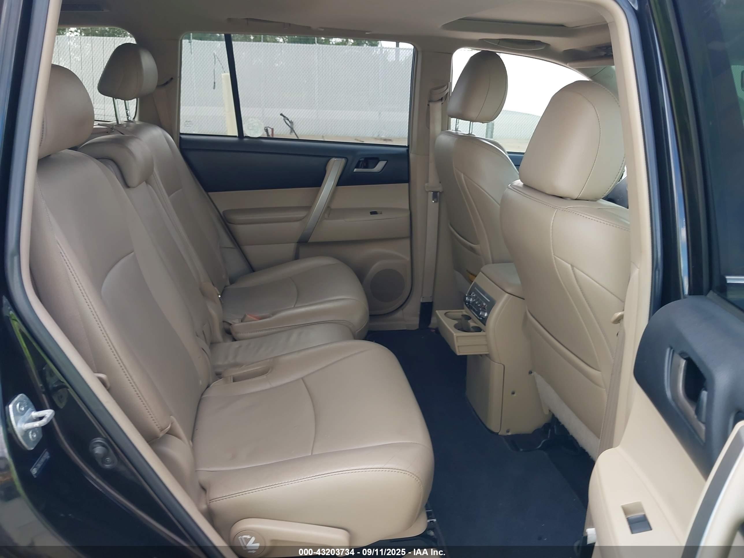 TOYOTA HIGHLANDER image 8