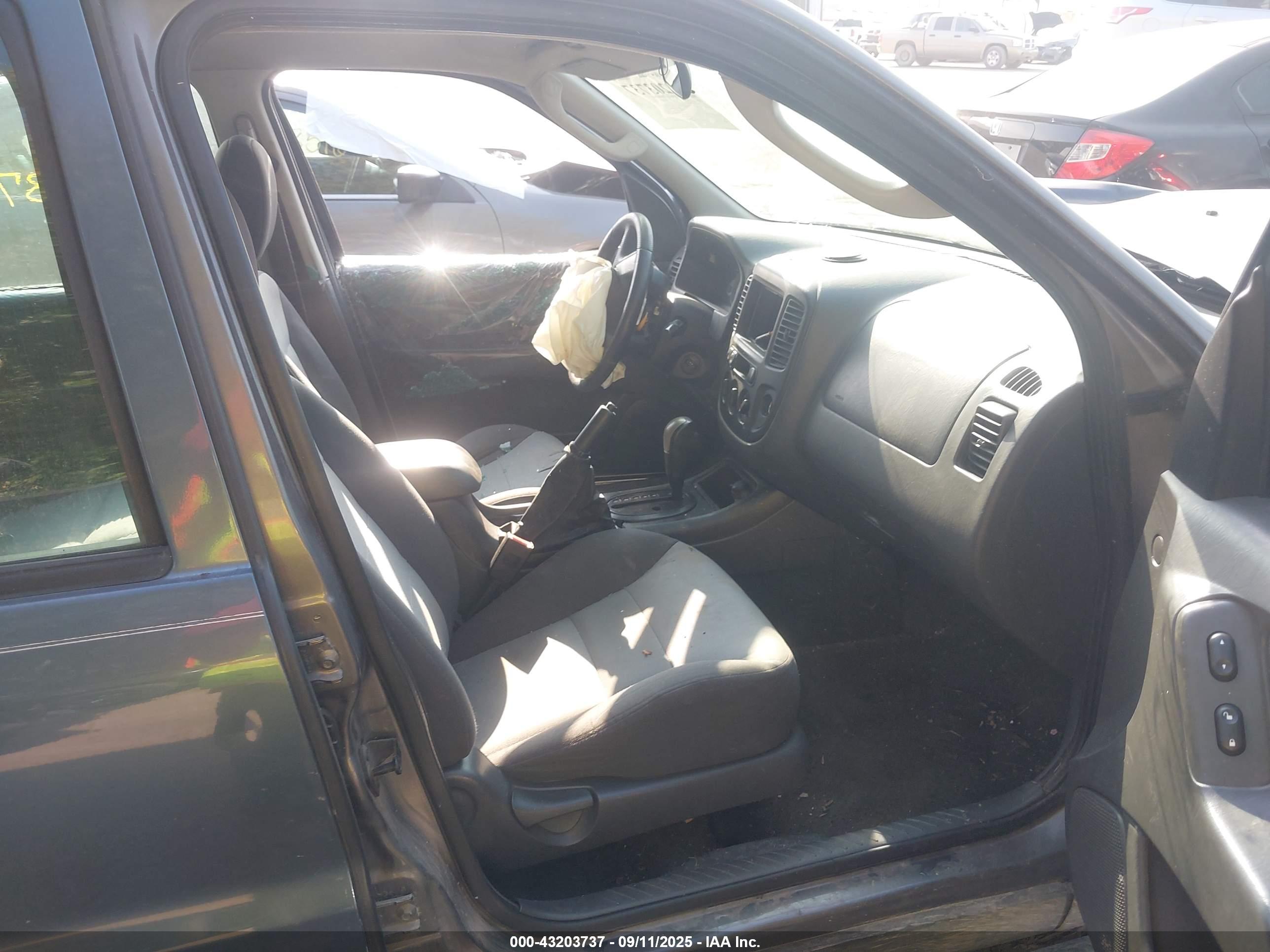 FORD ESCAPE image 5