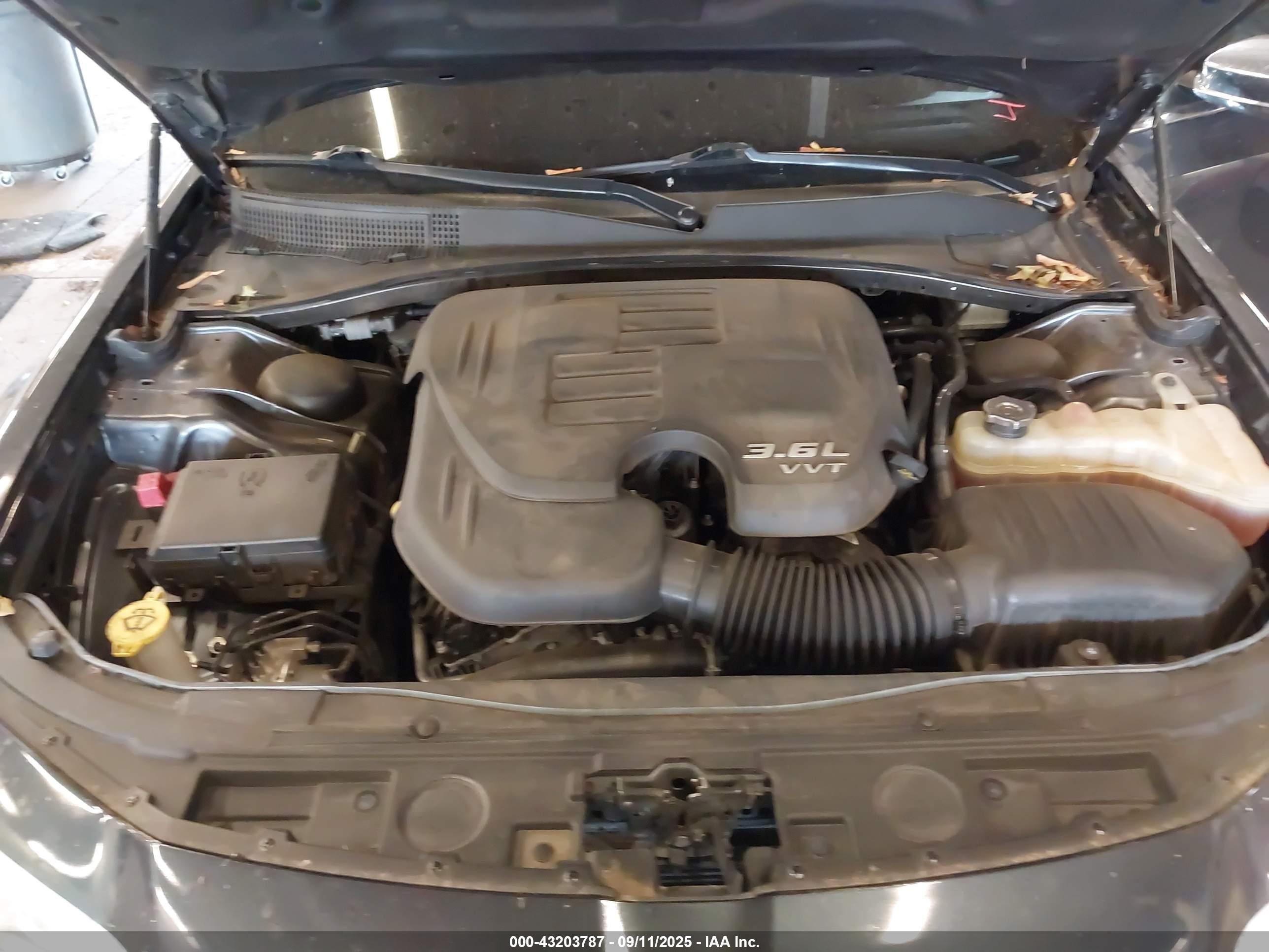 CHRYSLER 300C image 10
