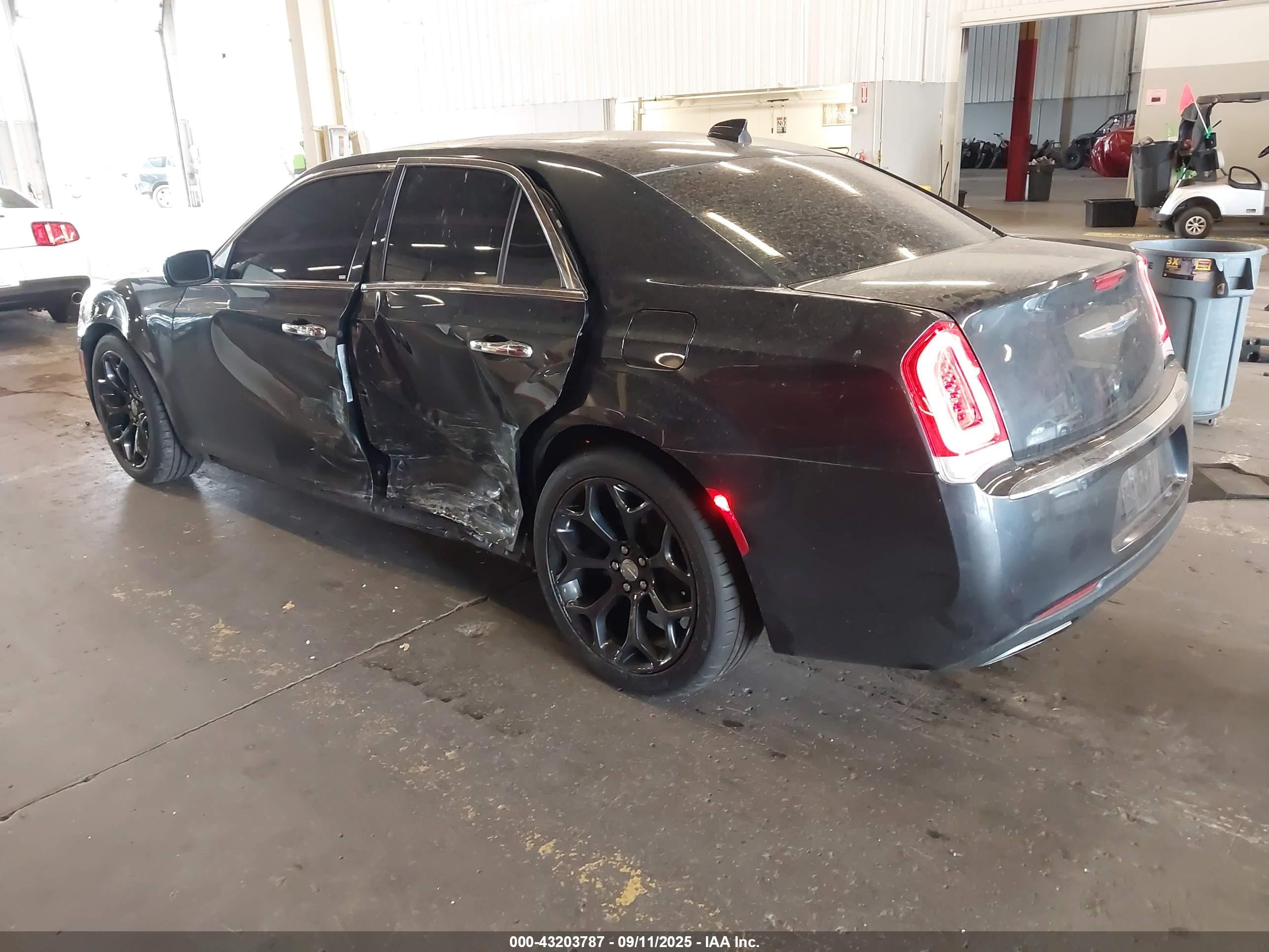 CHRYSLER 300C image 3