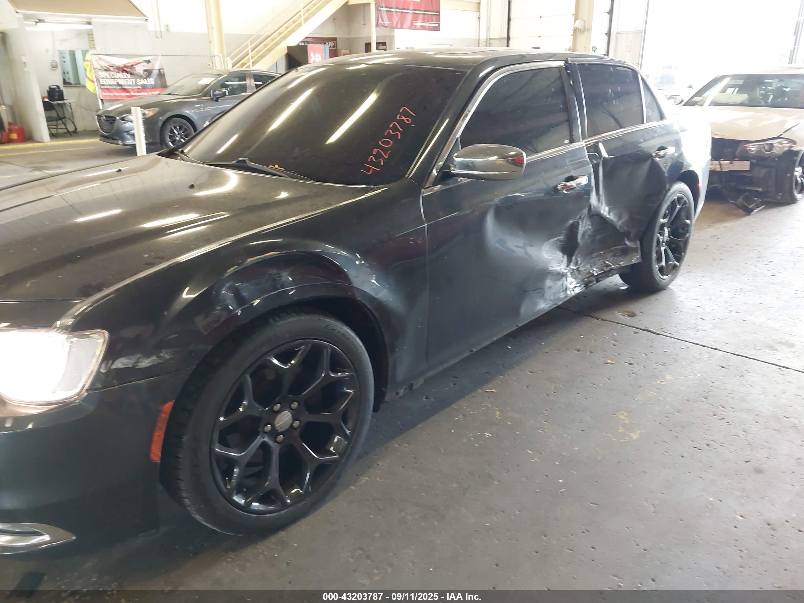 CHRYSLER 300C image 6