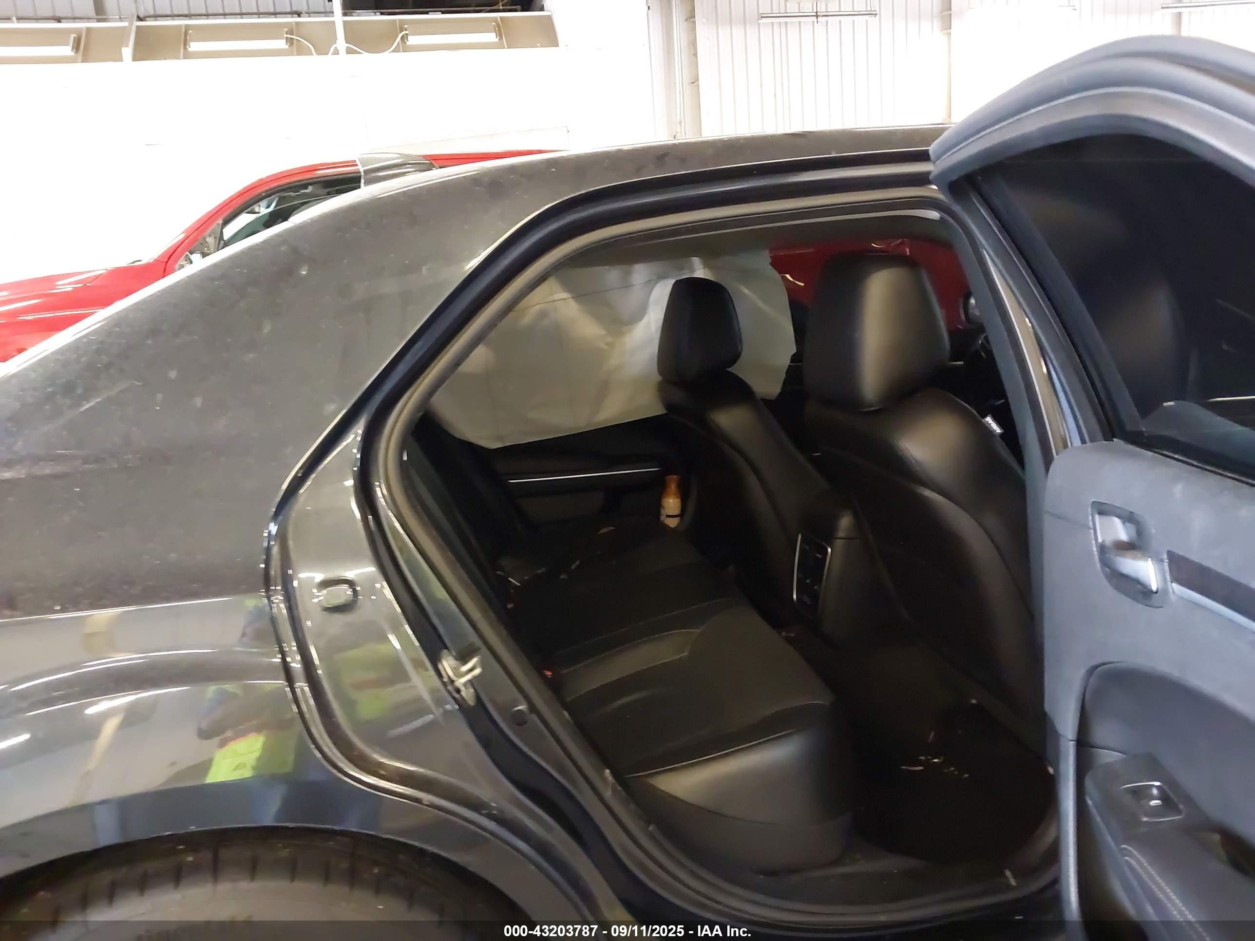 CHRYSLER 300C image 8