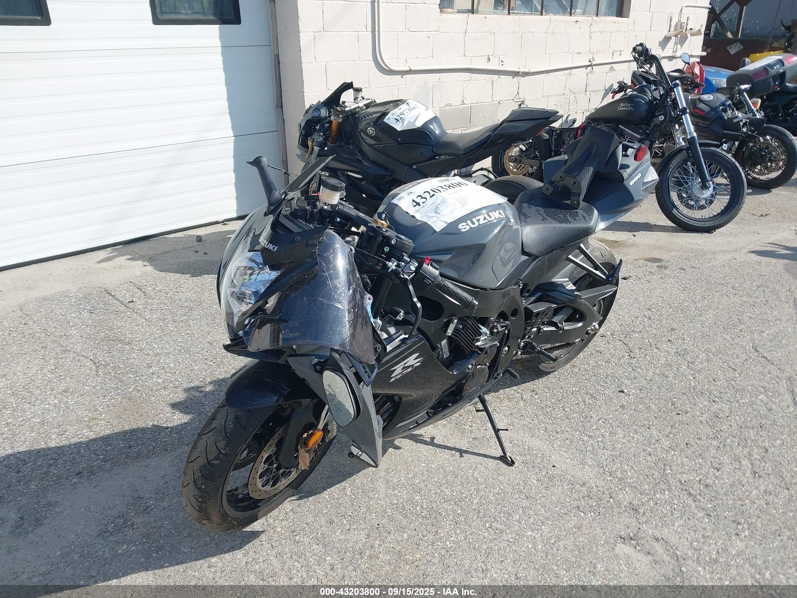 SUZUKI GSX-R600 image 2