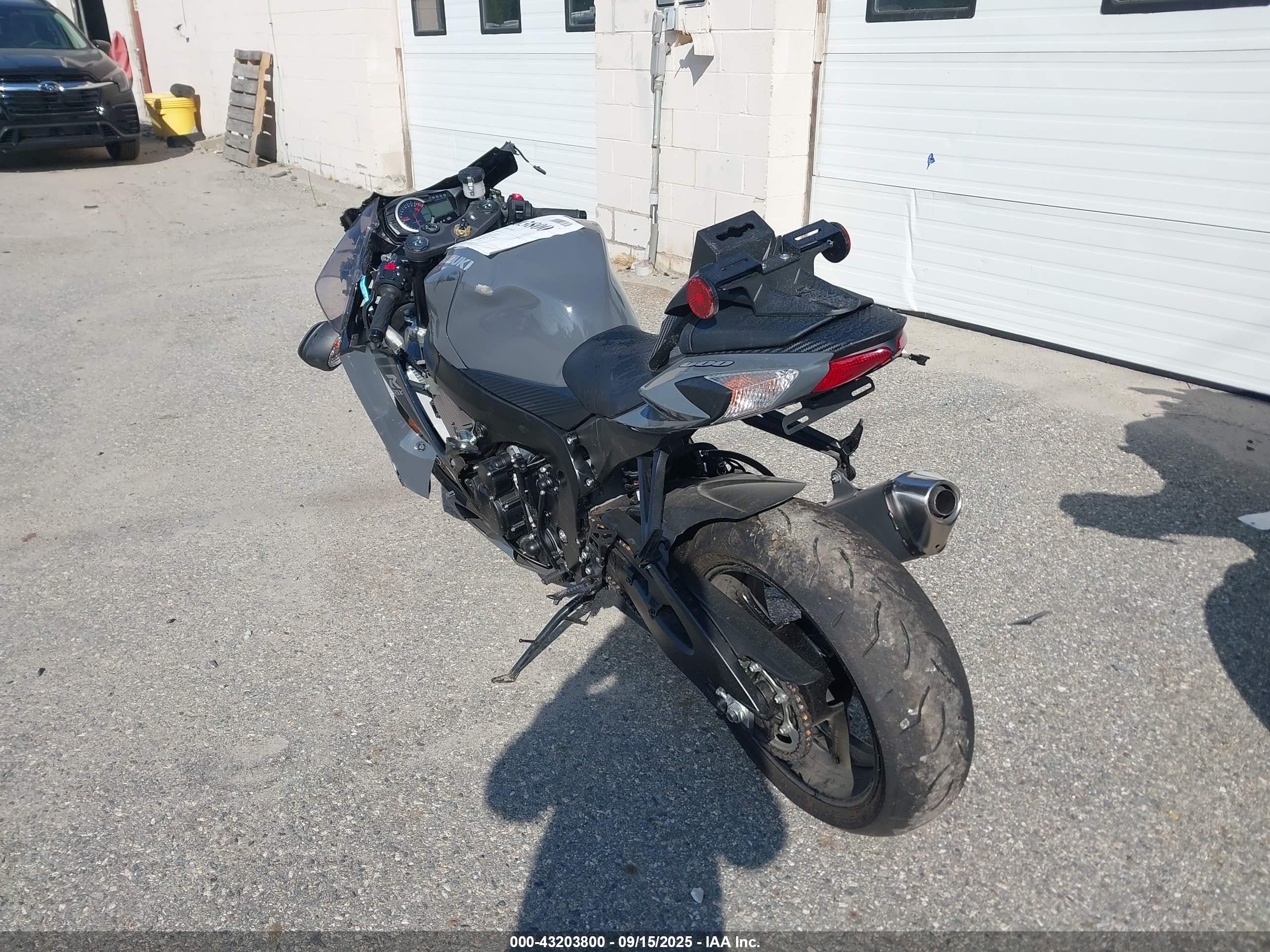 SUZUKI GSX-R600 image 3