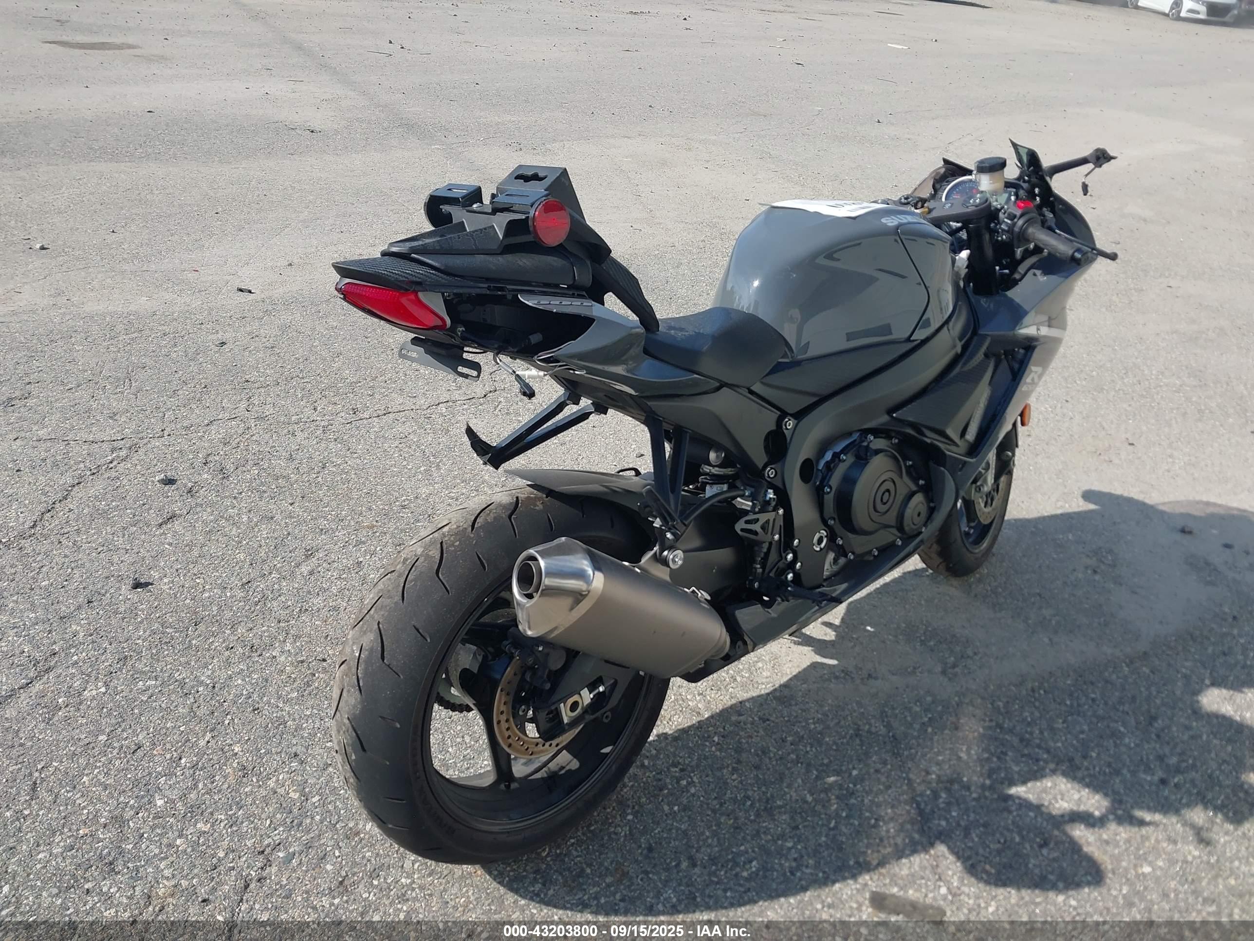 SUZUKI GSX-R600 image 4