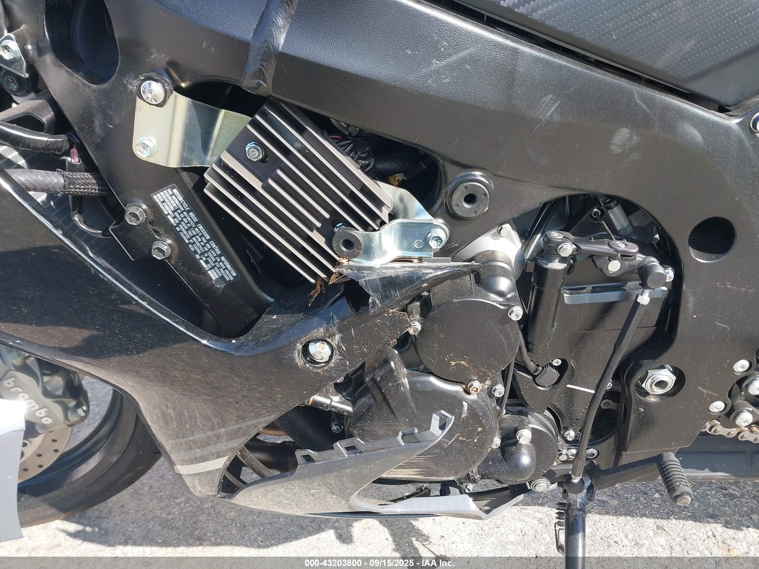 SUZUKI GSX-R600 image 9