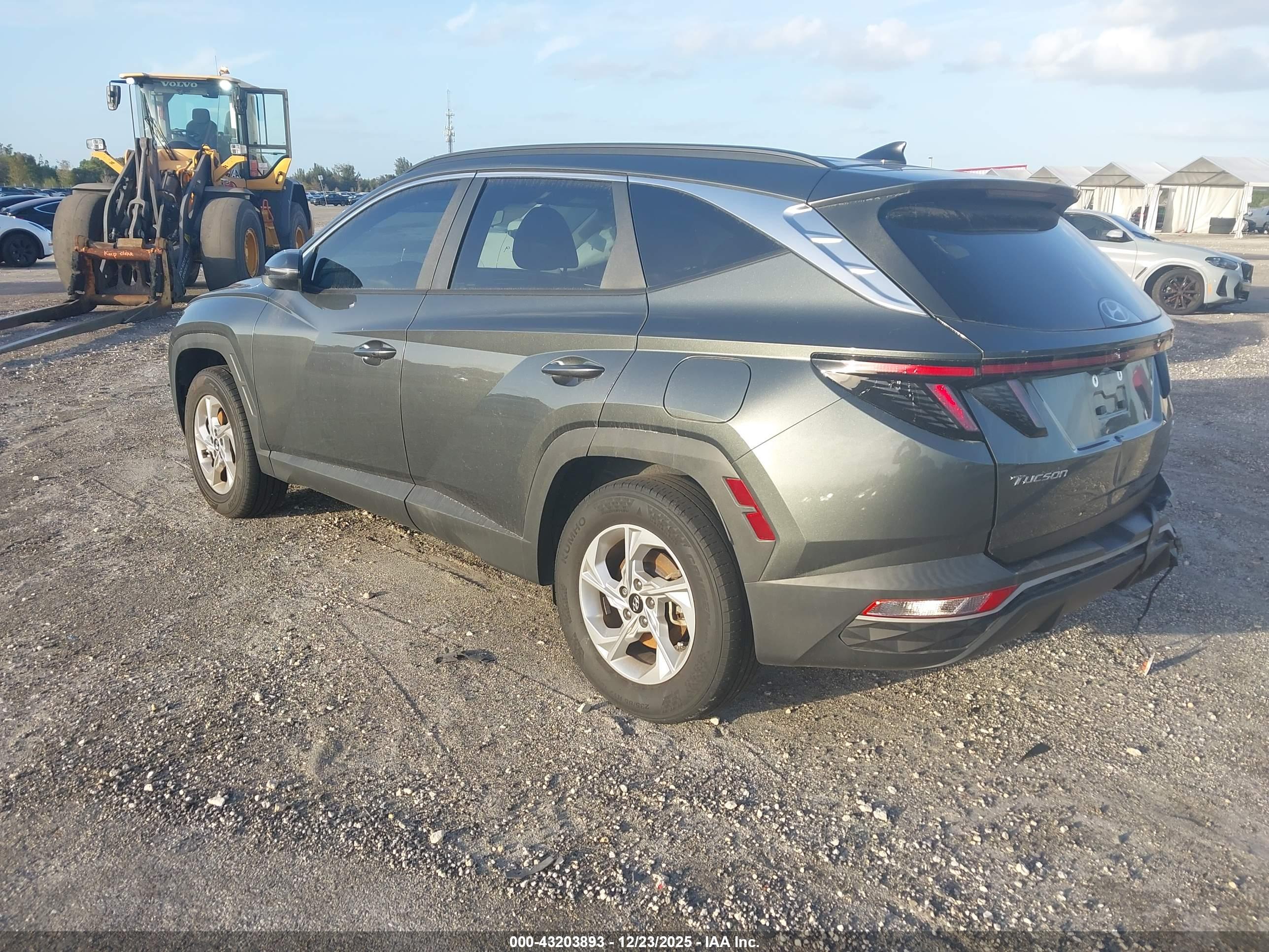 HYUNDAI TUCSON image 3