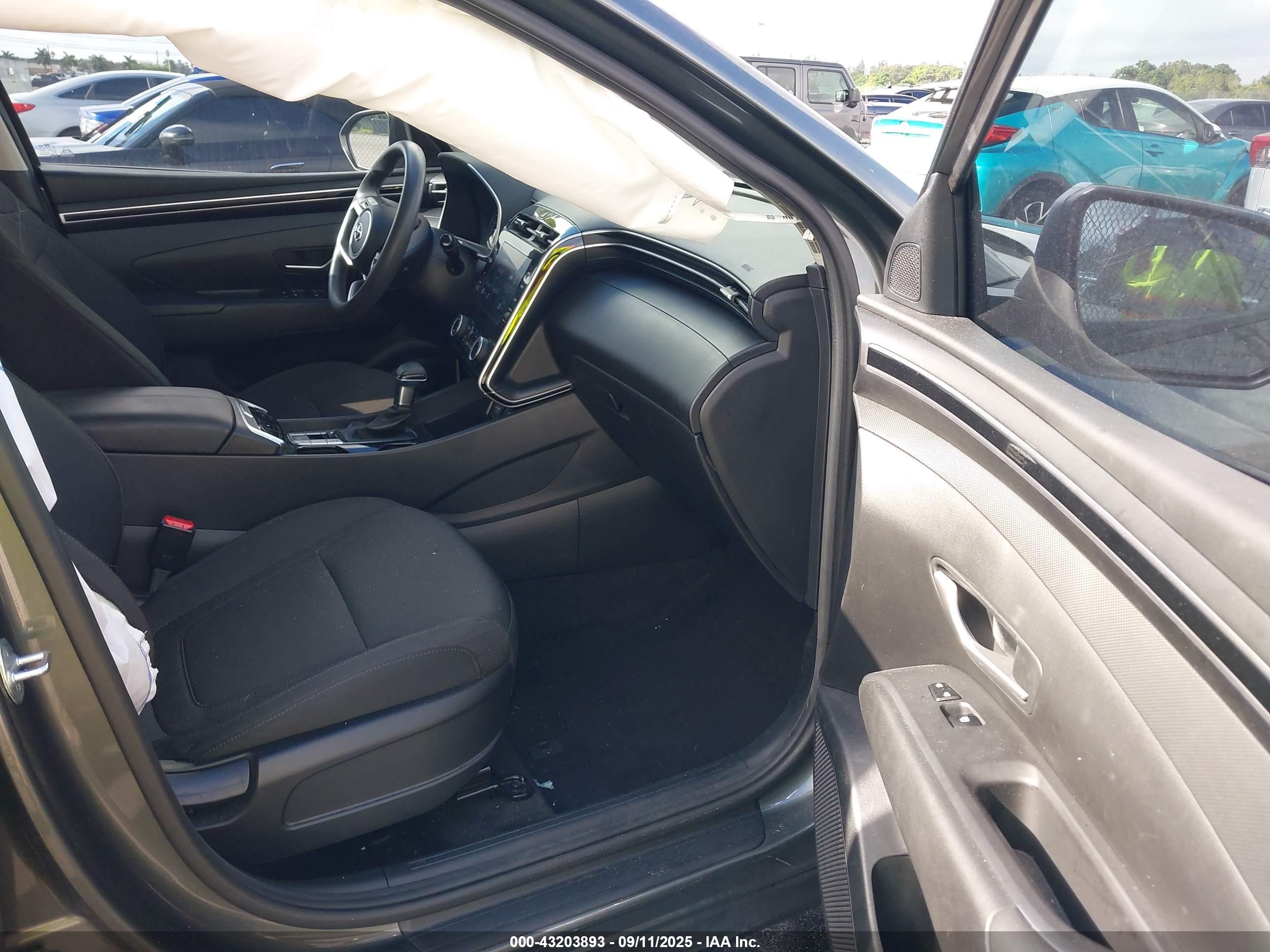 HYUNDAI TUCSON image 5