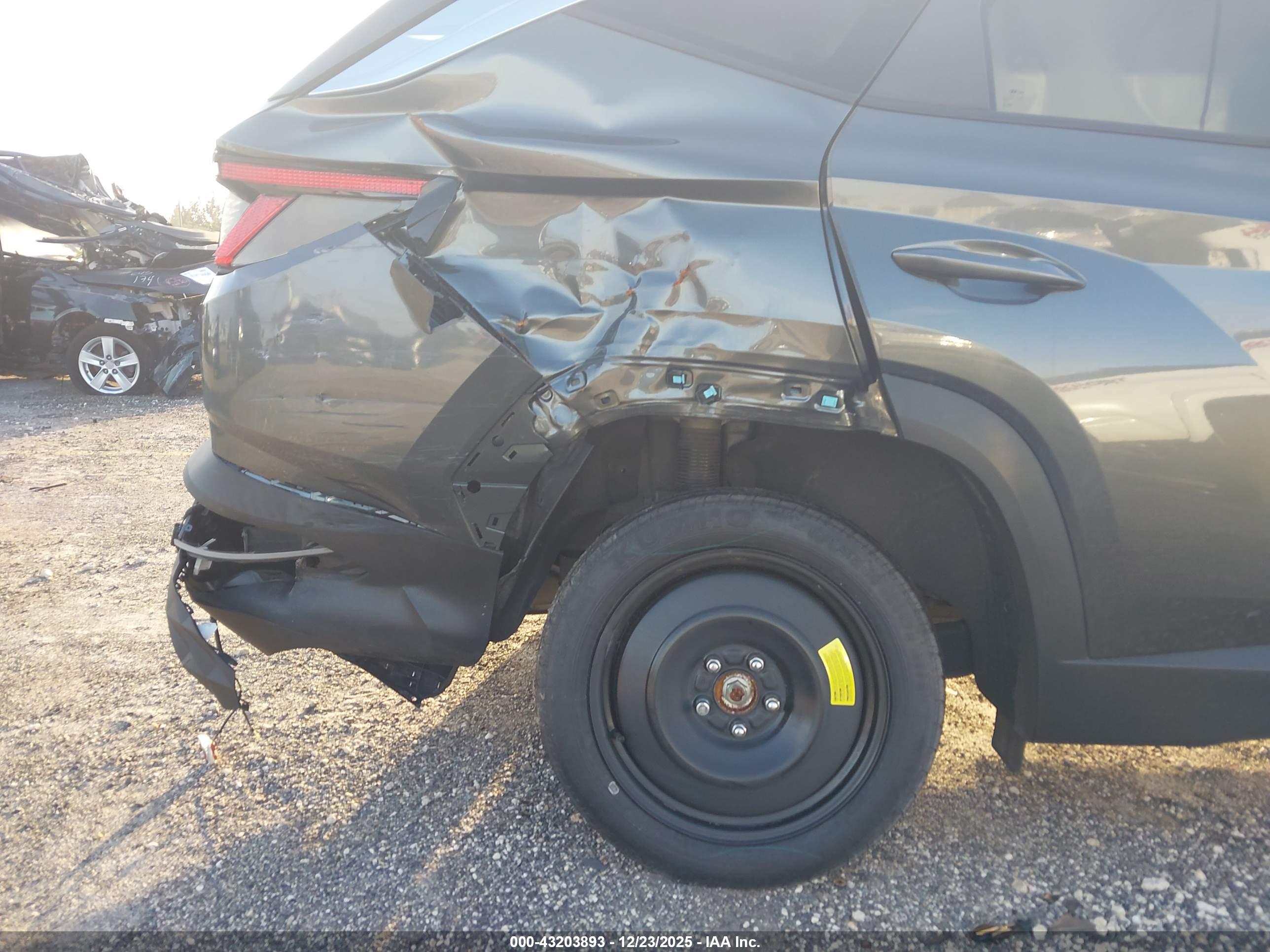 HYUNDAI TUCSON image 6