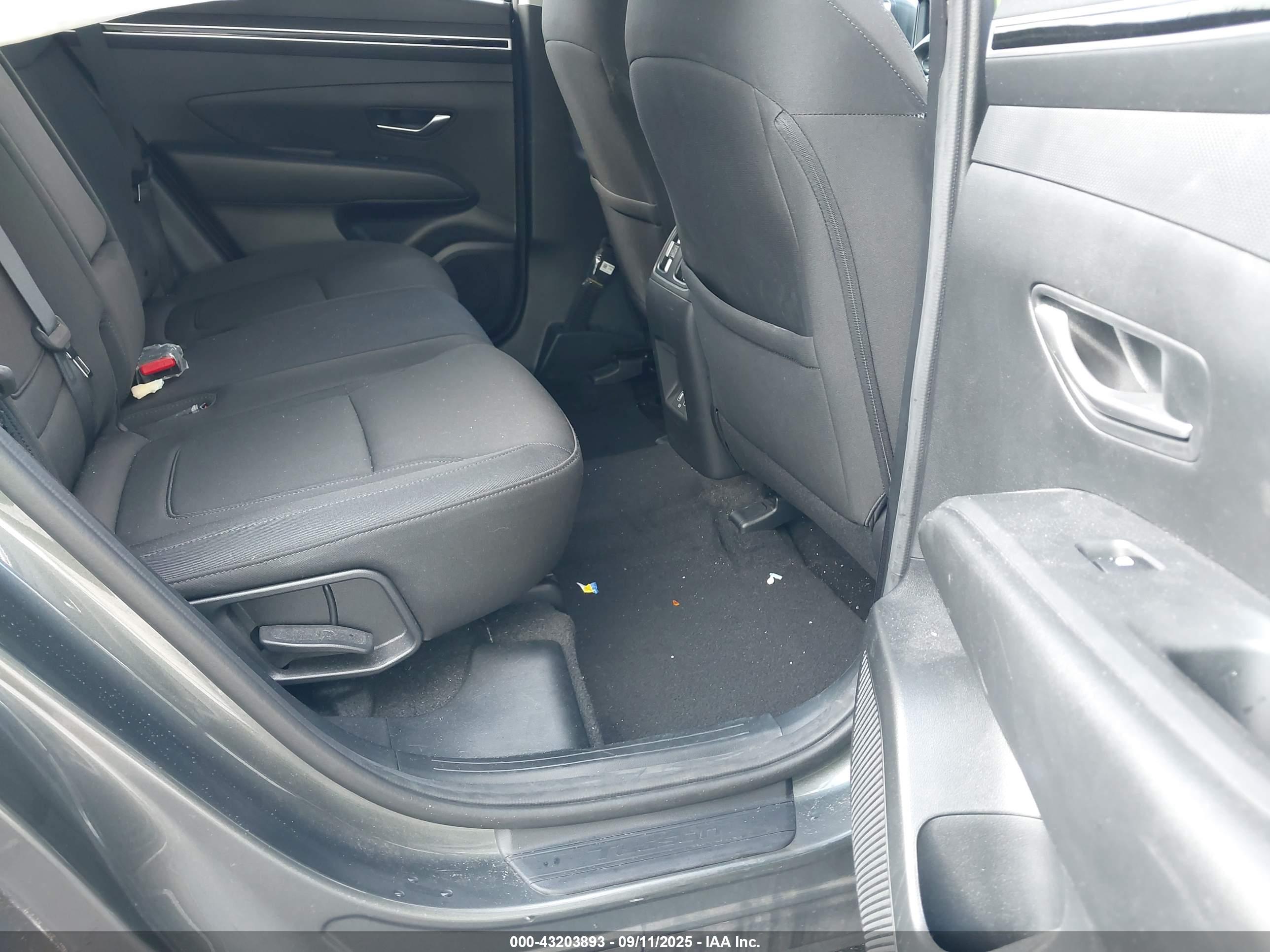 HYUNDAI TUCSON image 8