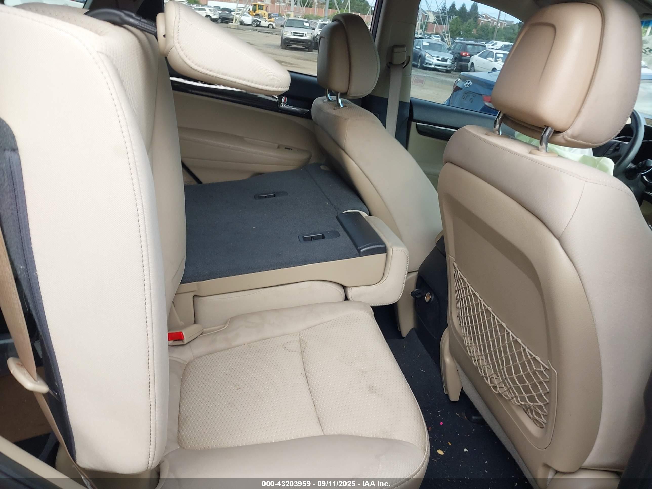 KIA SORENTO image 8
