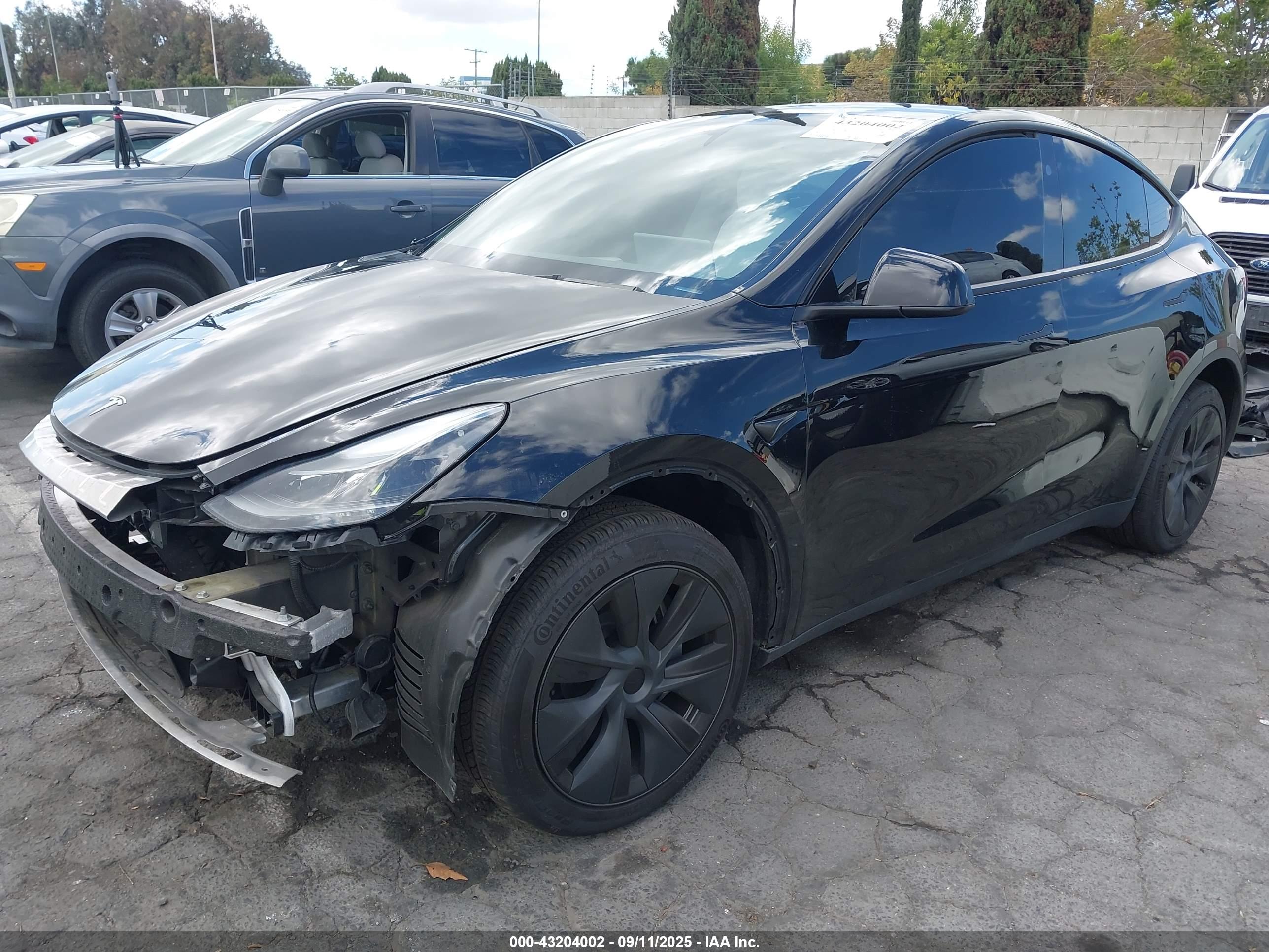 TESLA MODEL image 2