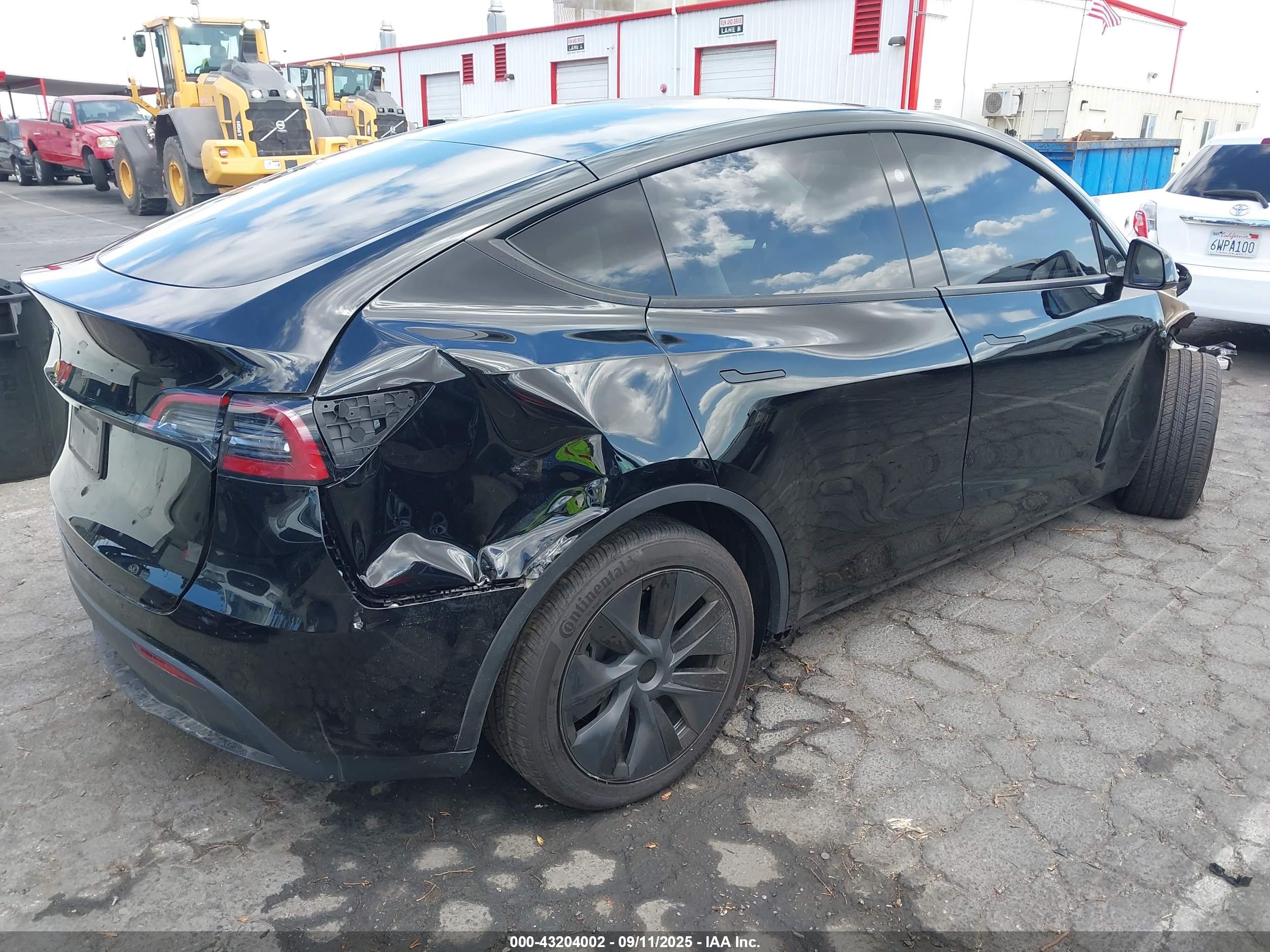 TESLA MODEL image 4