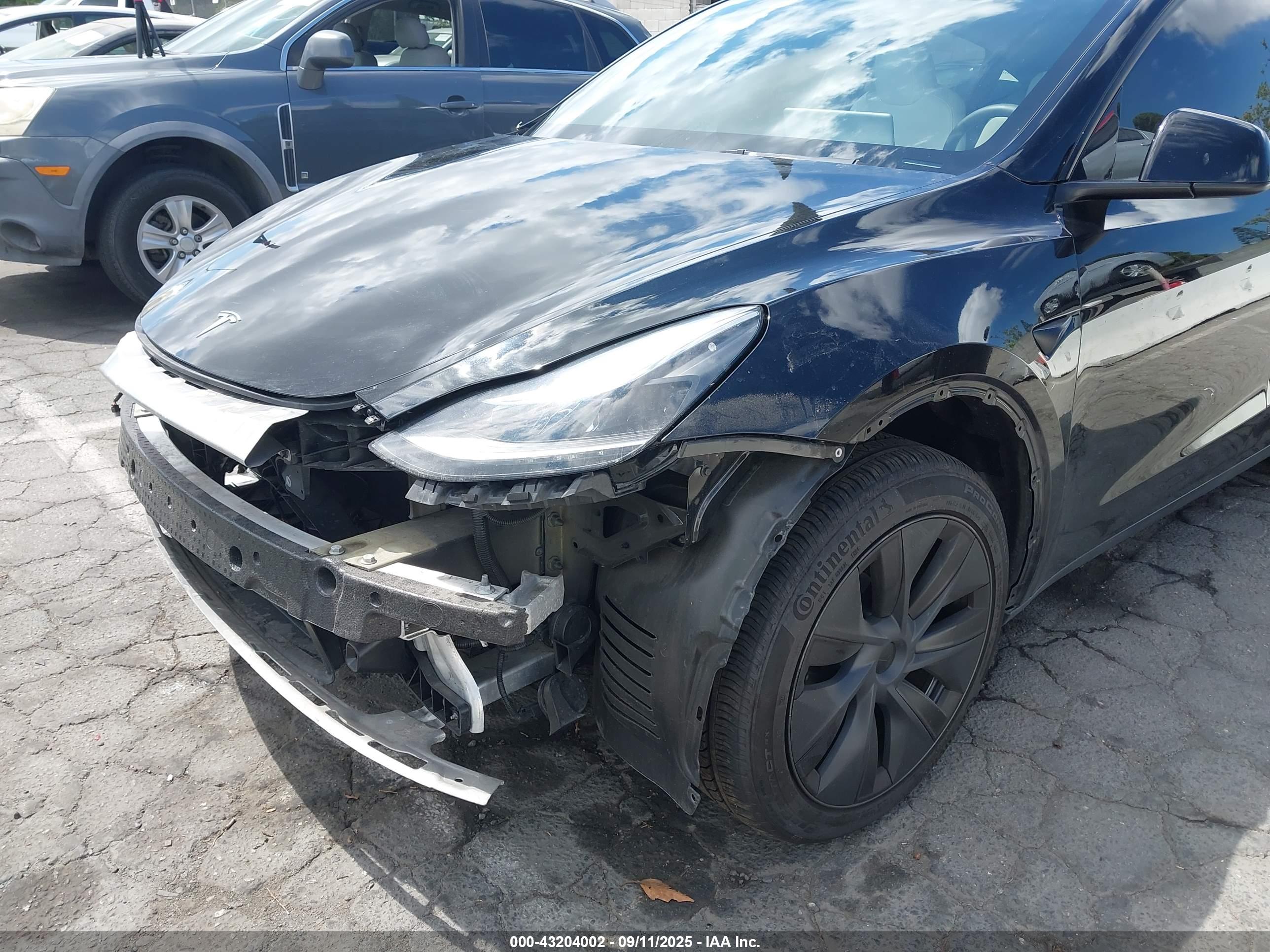 TESLA MODEL image 6