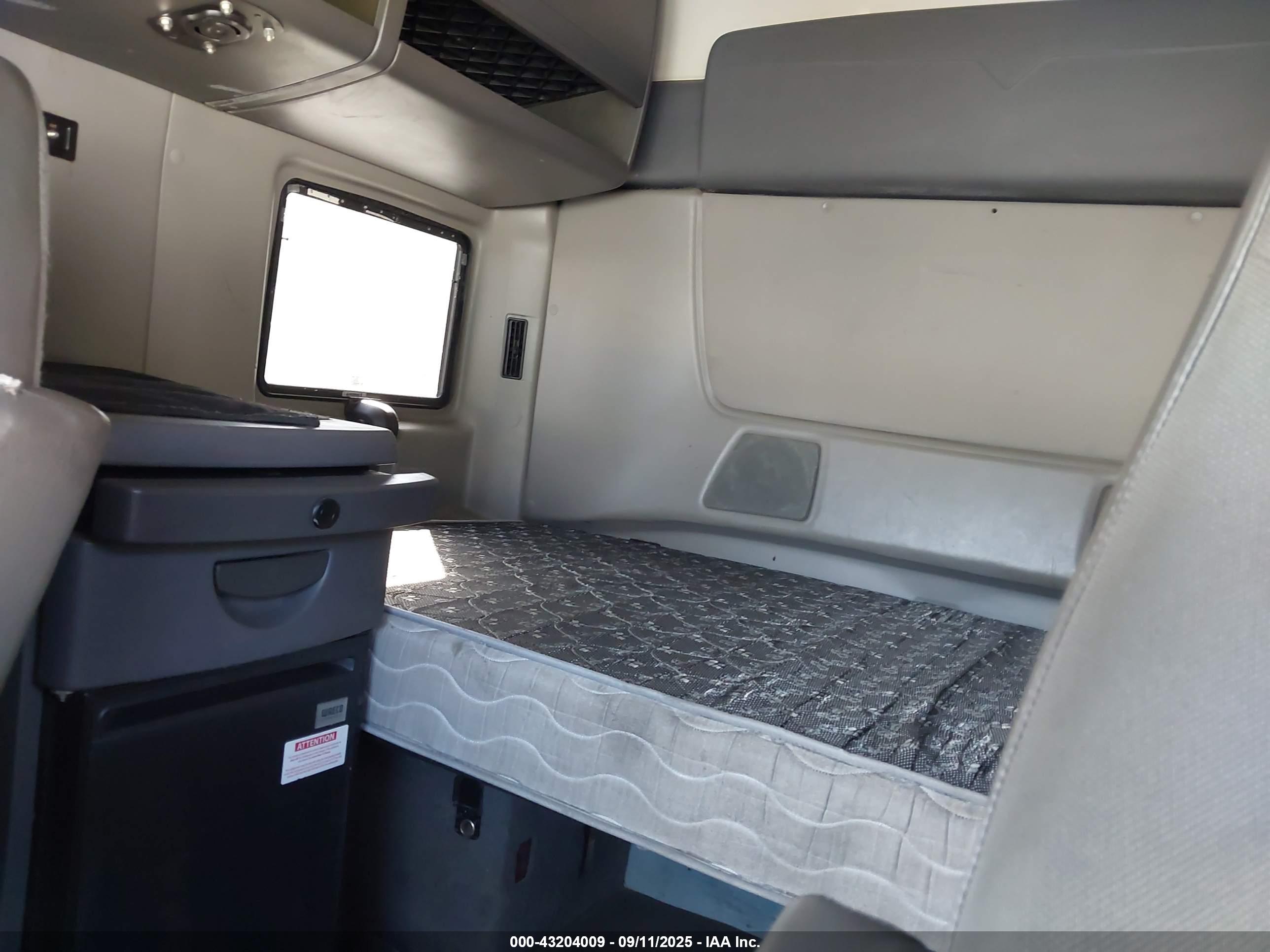 INTERNATIONAL PROSTAR+ image 8