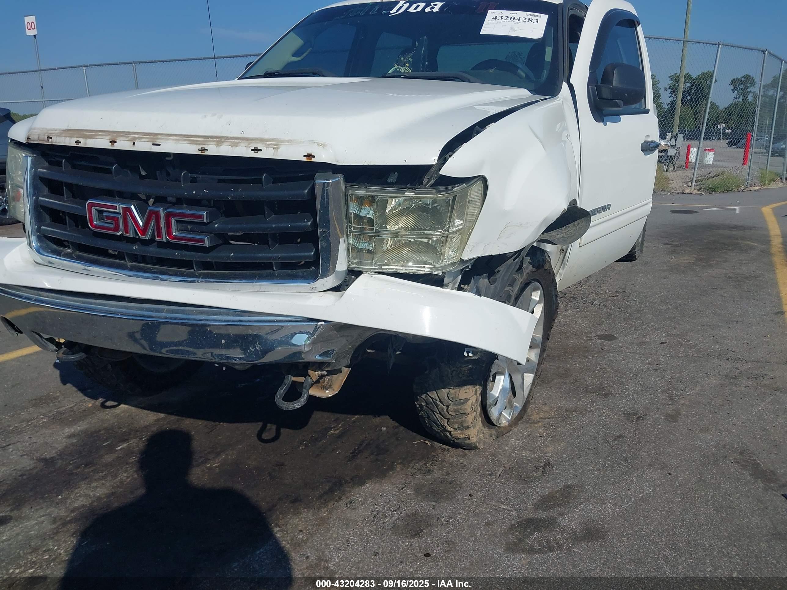 GMC SIERRA image 6