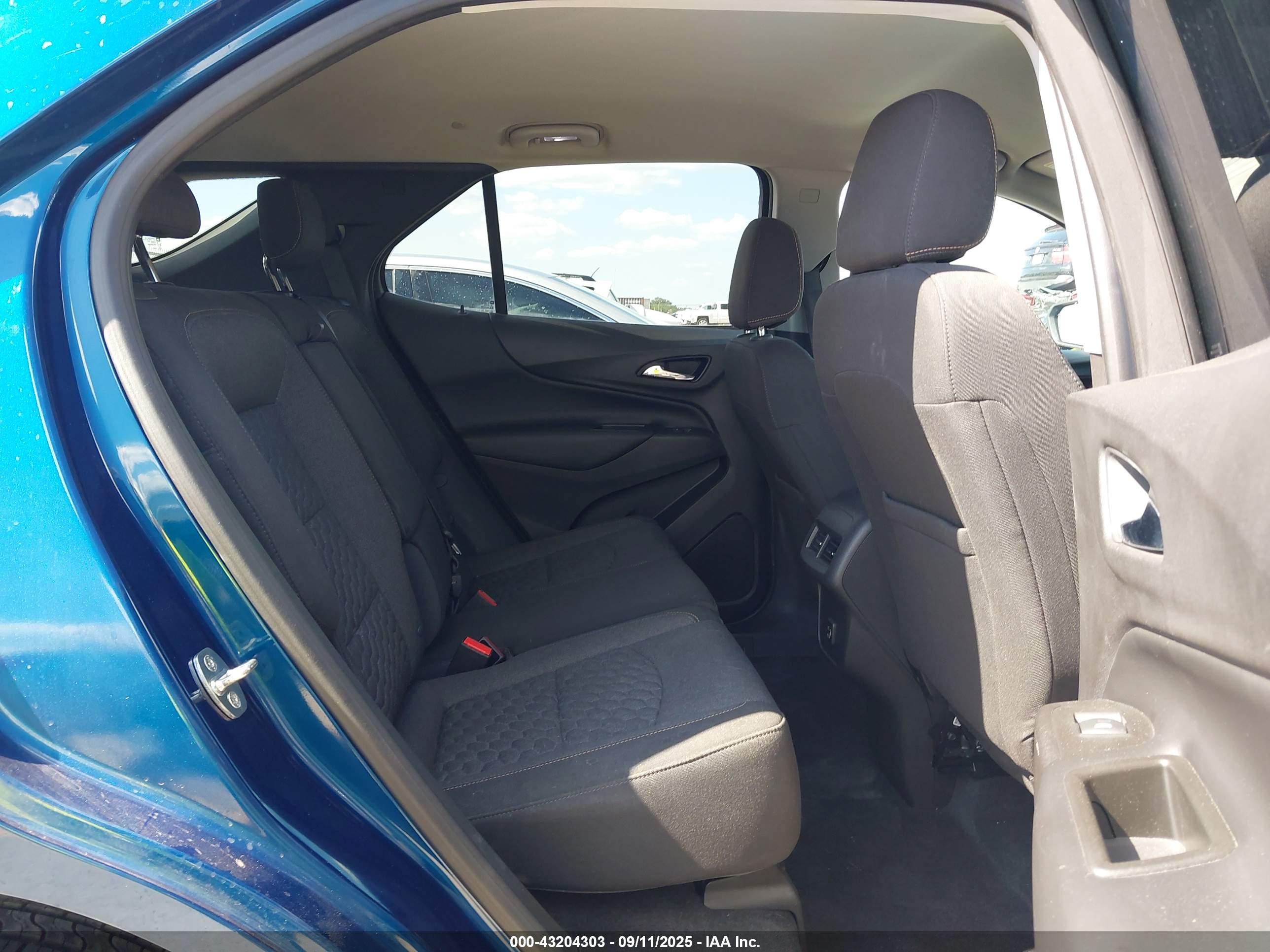 CHEVROLET EQUINOX image 8