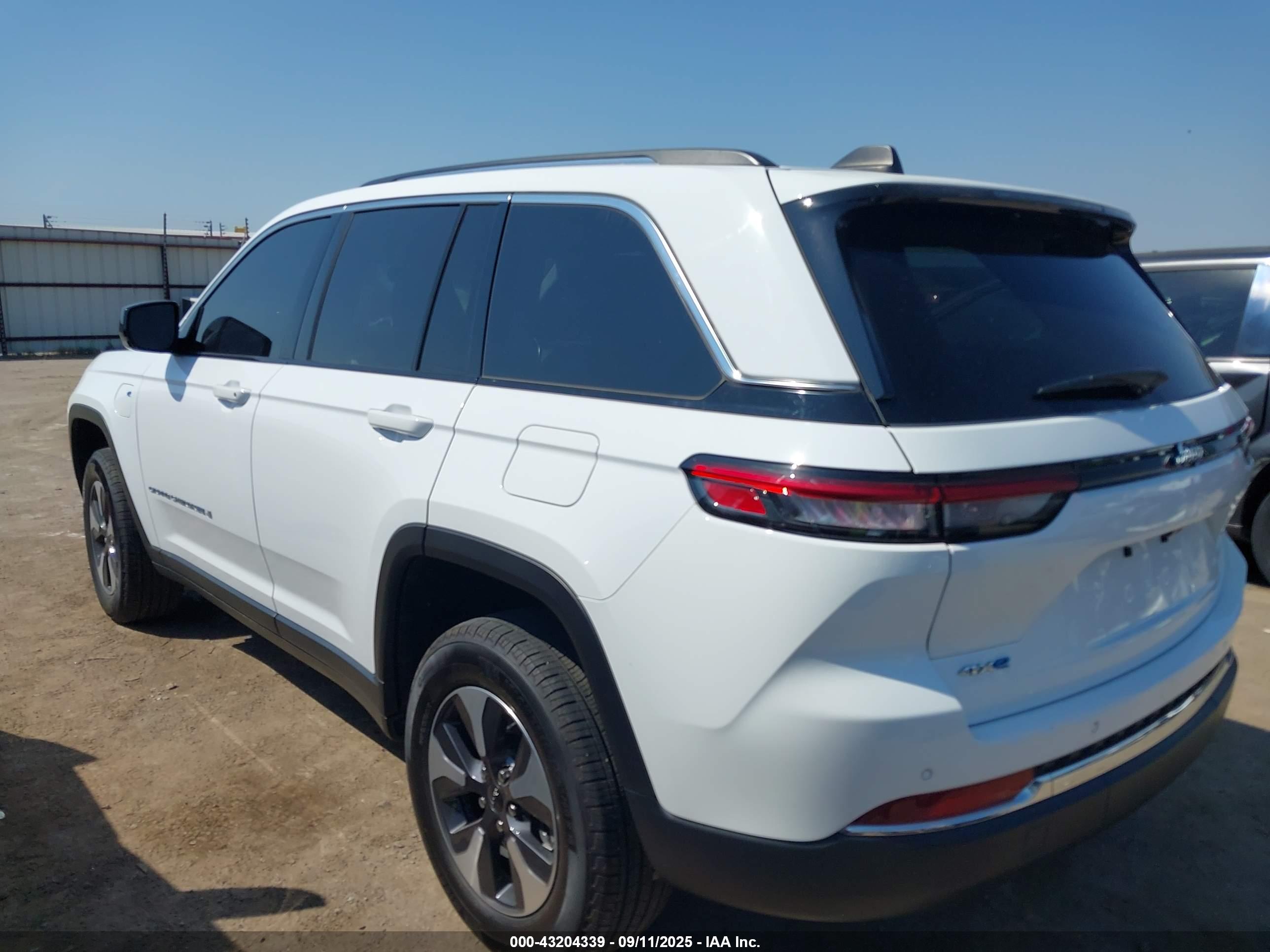 JEEP GRAND image 3