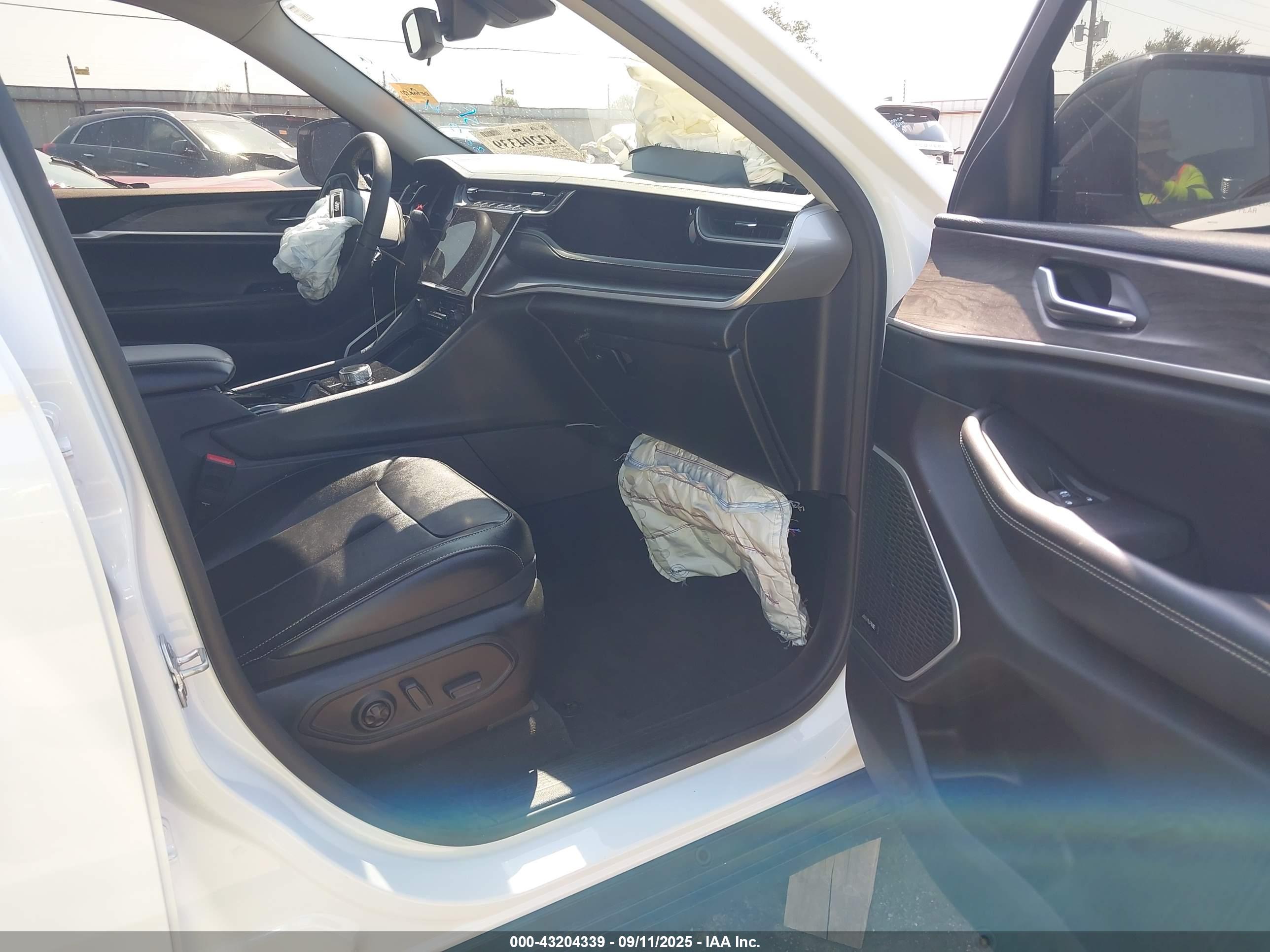 JEEP GRAND image 5