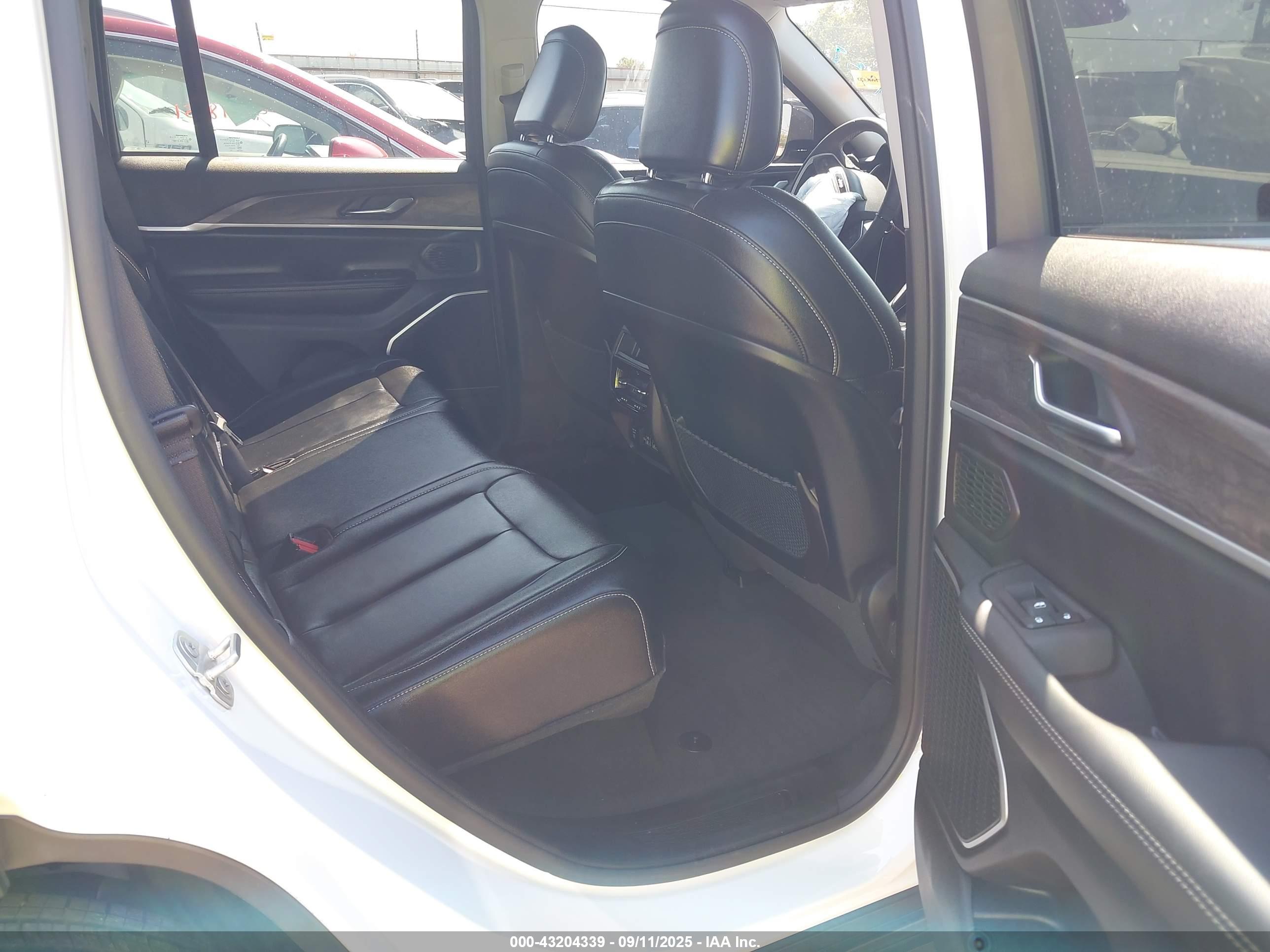 JEEP GRAND image 8
