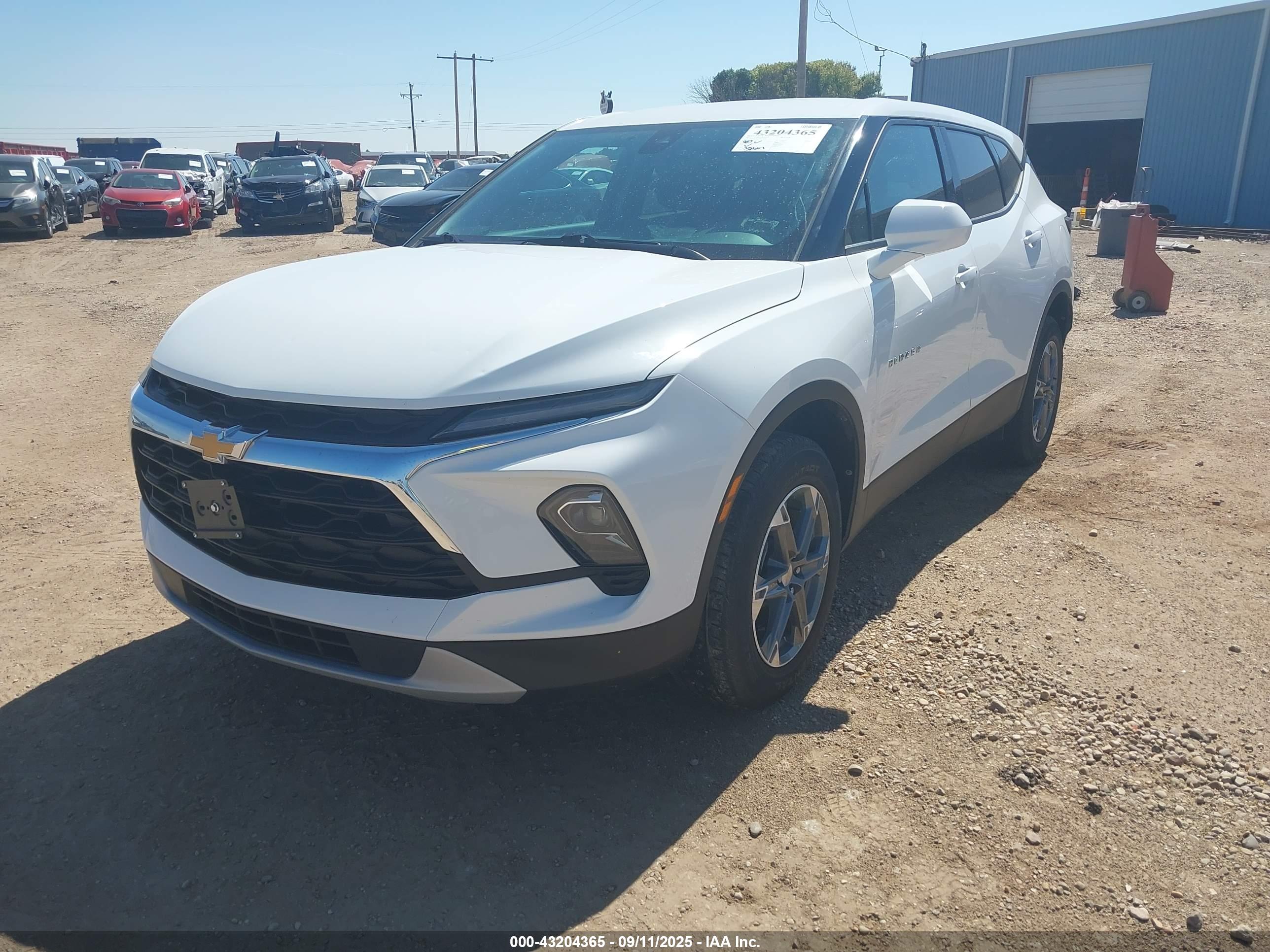CHEVROLET BLAZER image 2