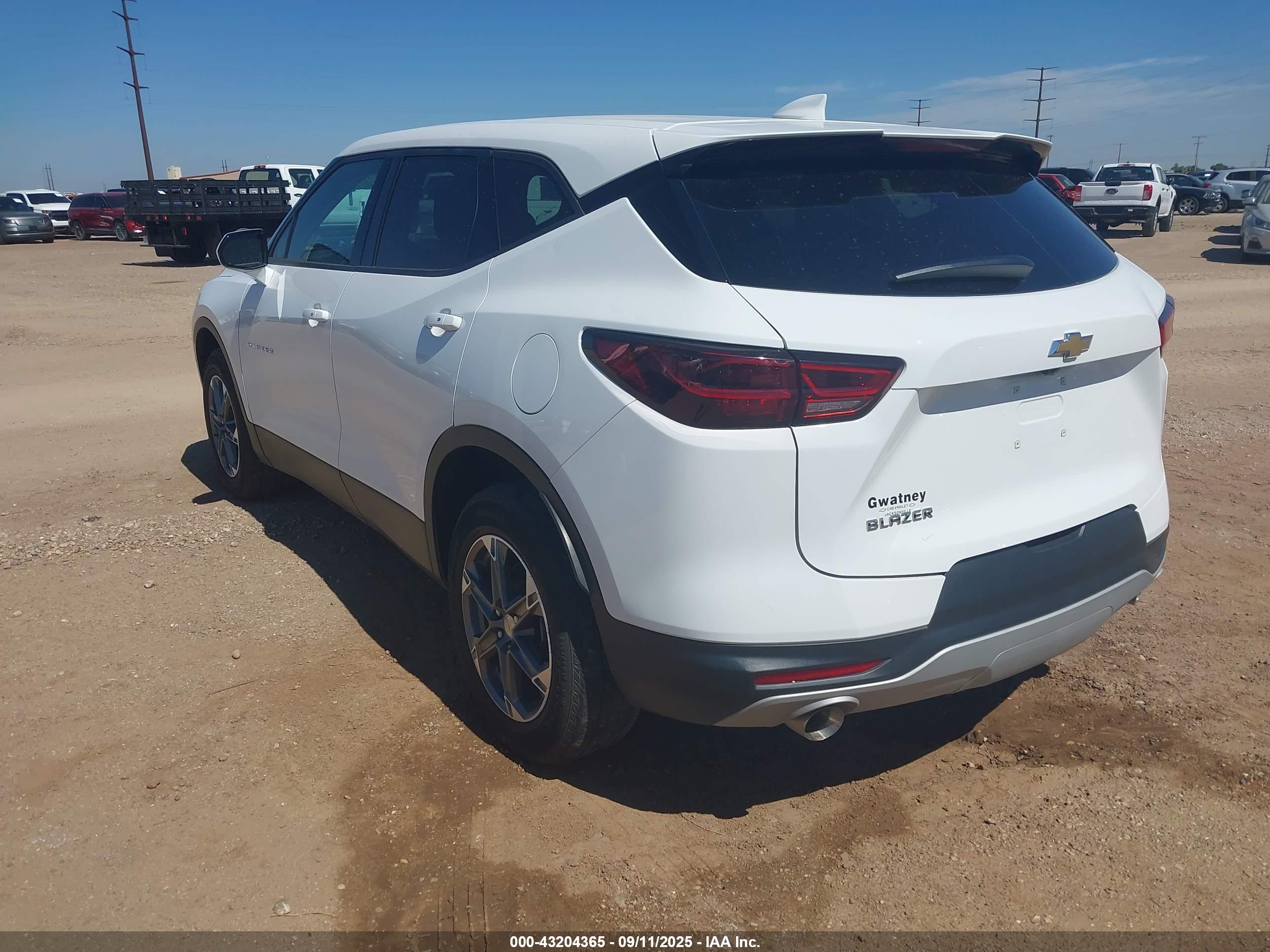 CHEVROLET BLAZER image 3