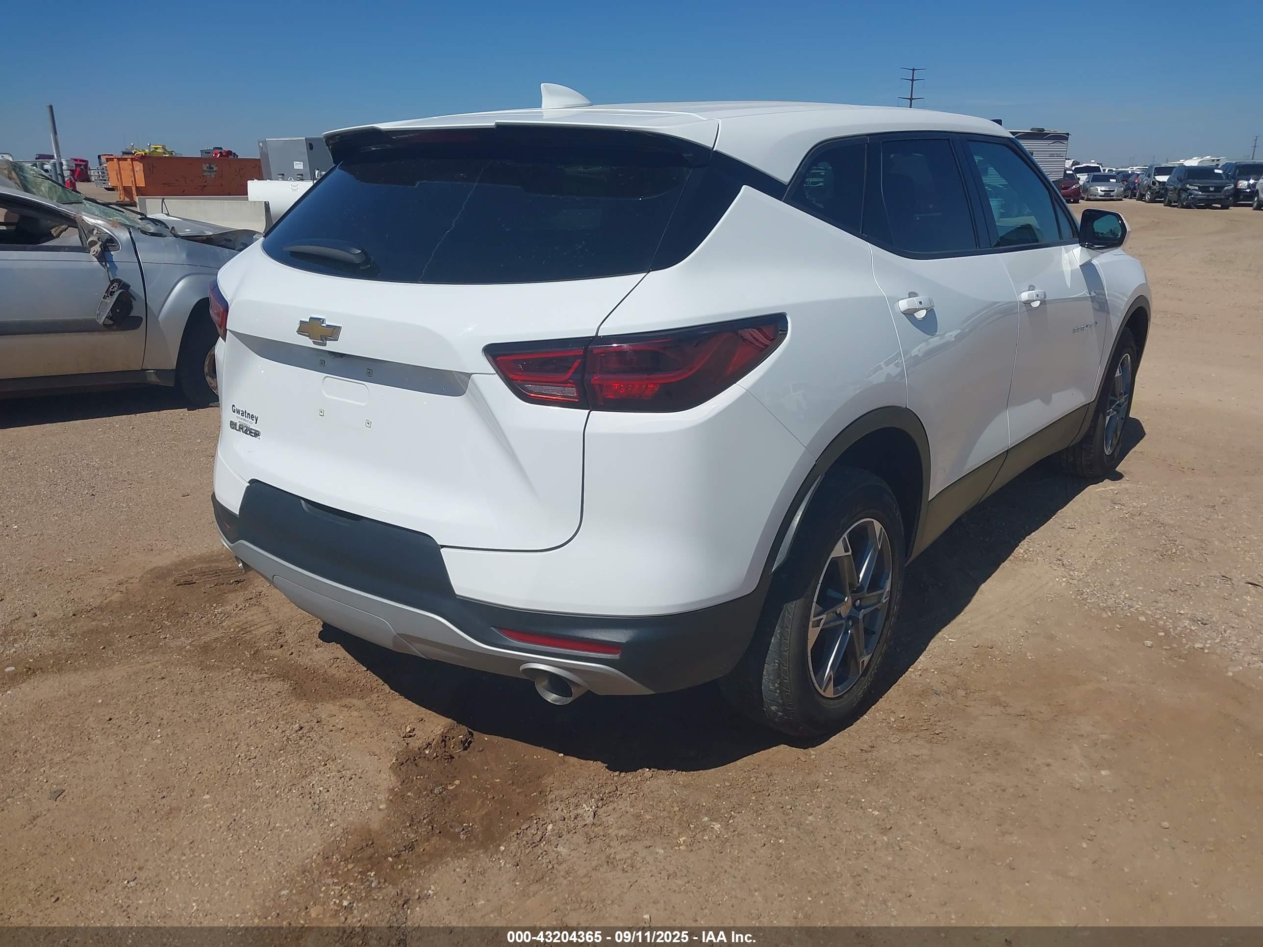 CHEVROLET BLAZER image 4