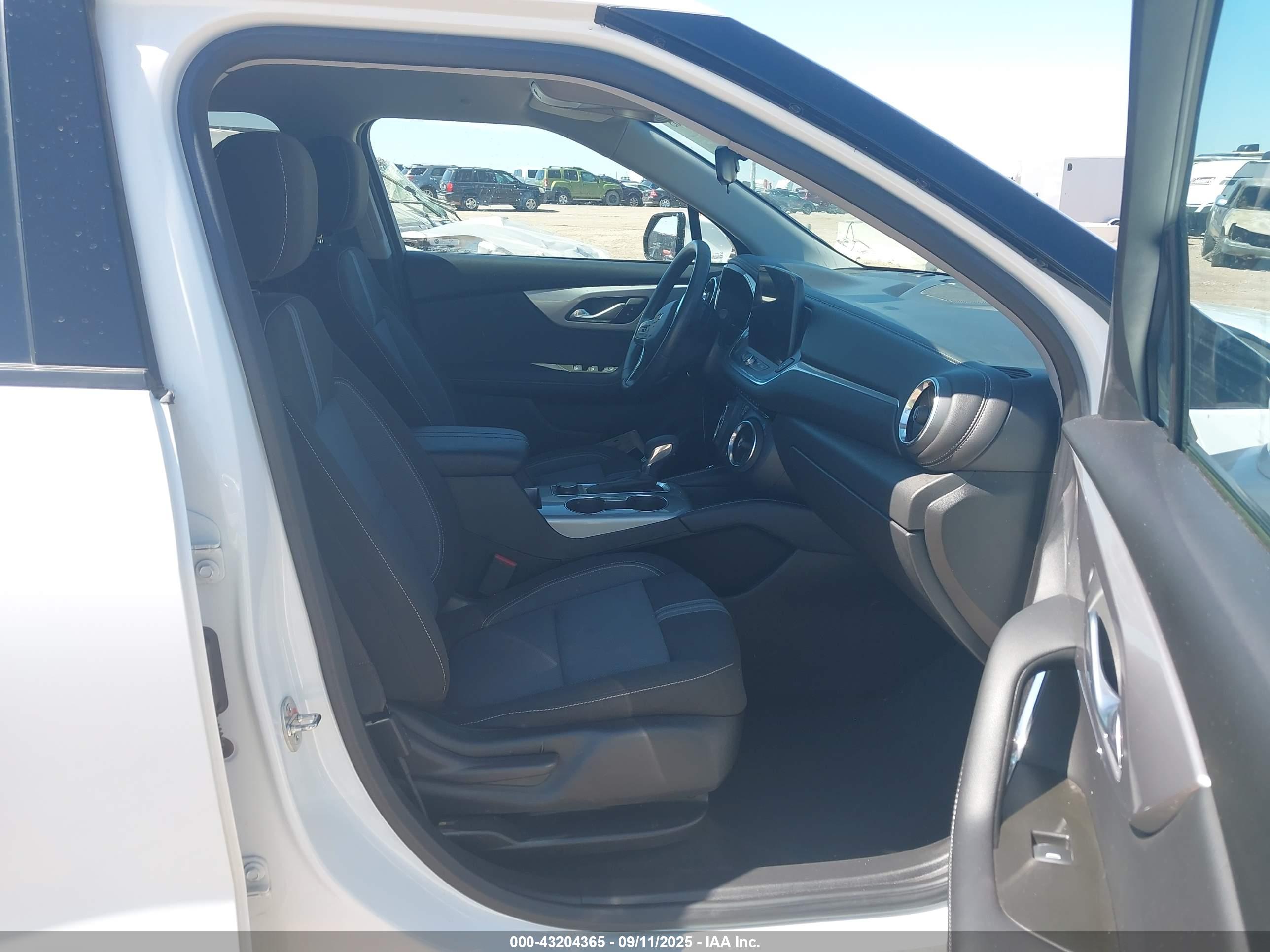 CHEVROLET BLAZER image 5