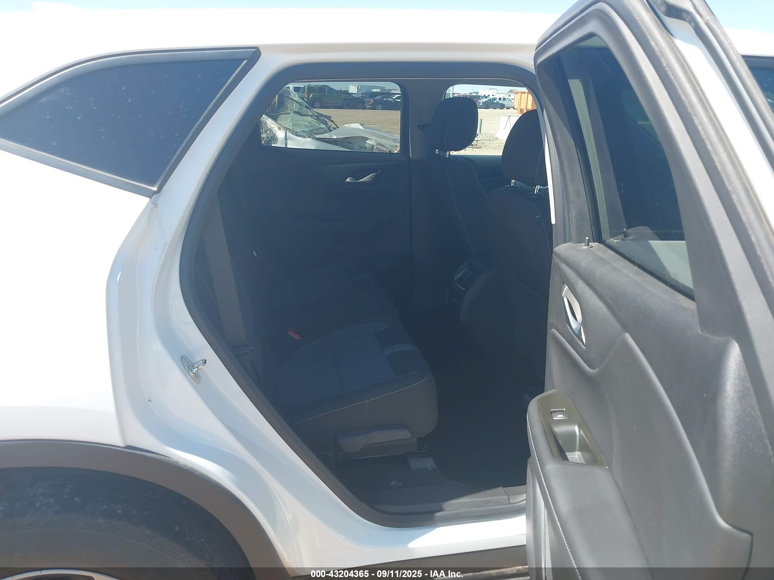 CHEVROLET BLAZER image 8