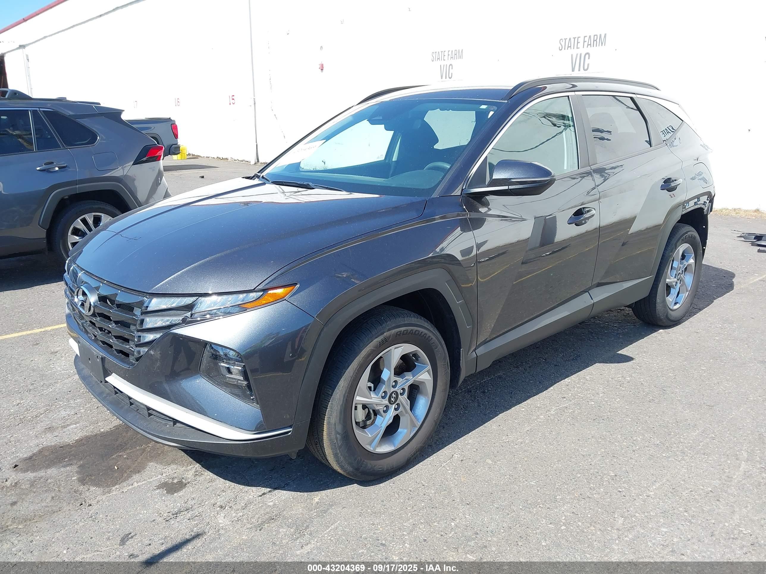 HYUNDAI TUCSON image 2