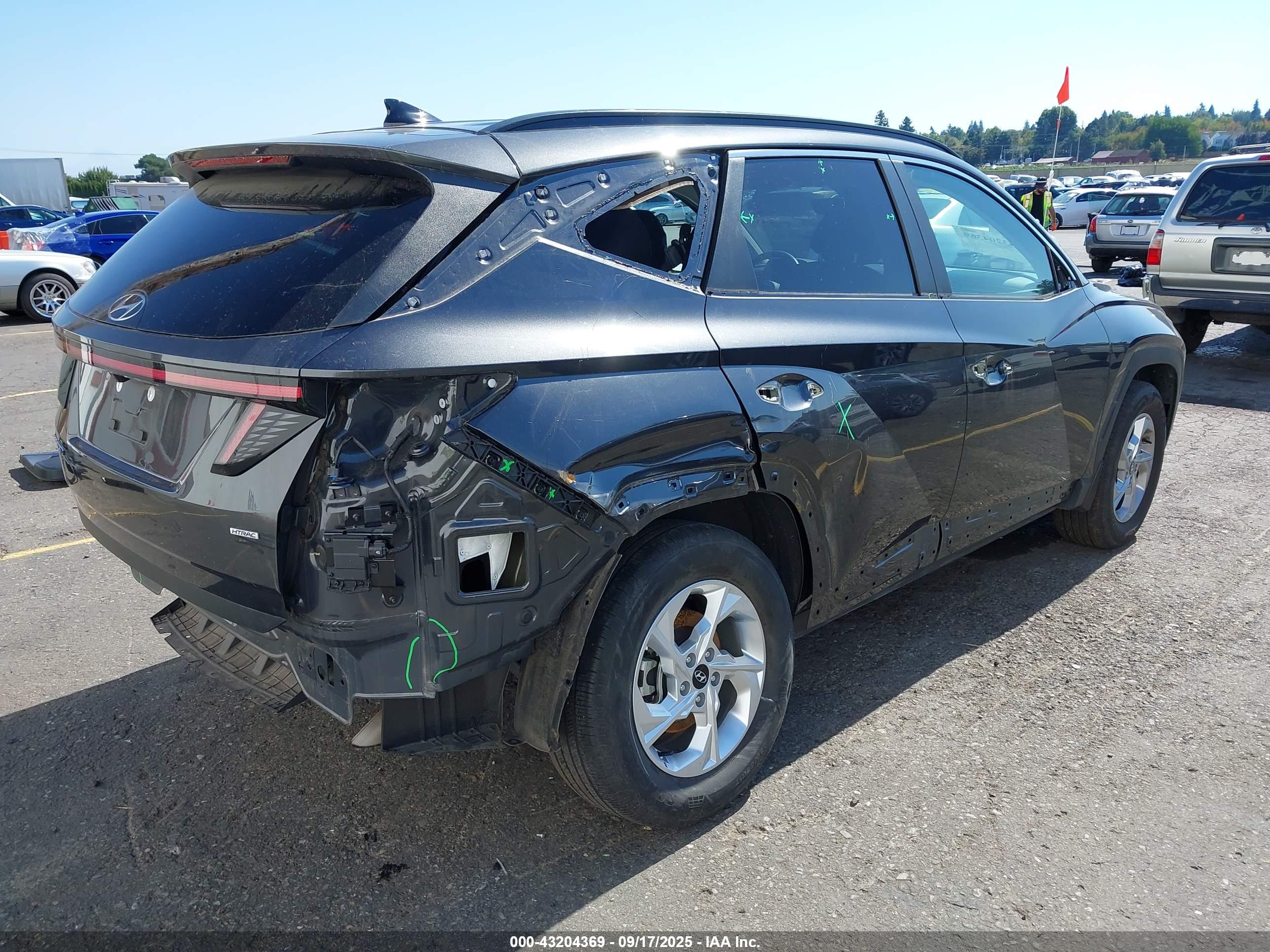 HYUNDAI TUCSON image 6