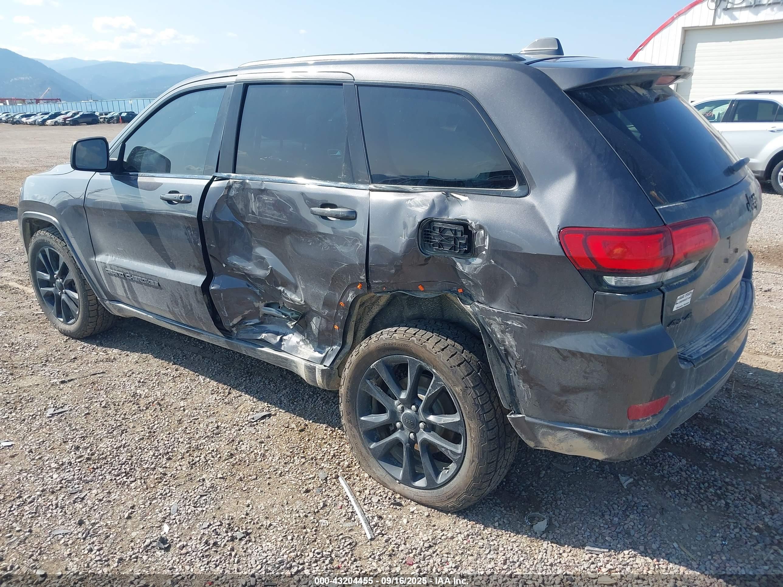 JEEP GRAND image 3