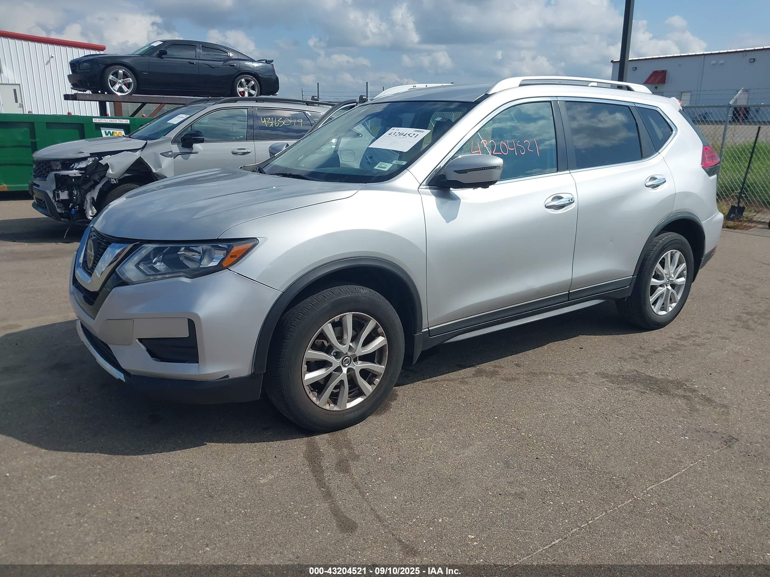 NISSAN ROGUE image 2