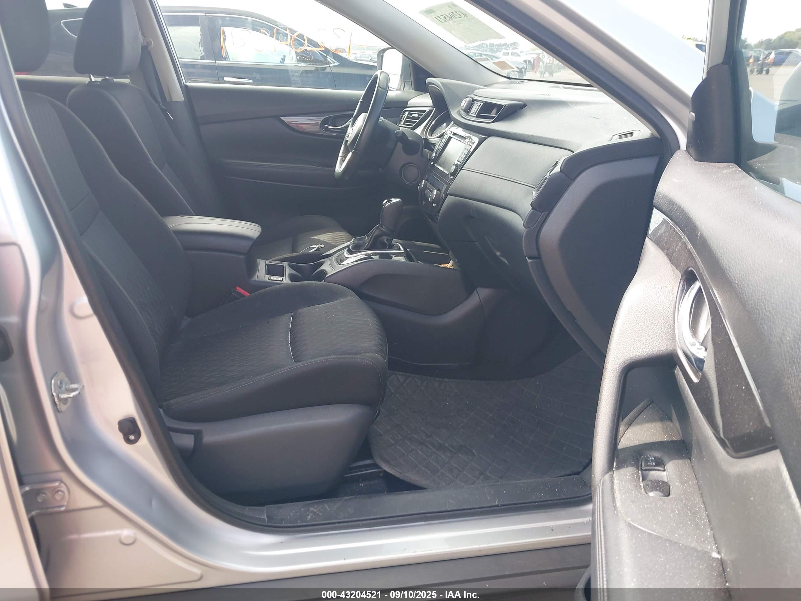 NISSAN ROGUE image 5
