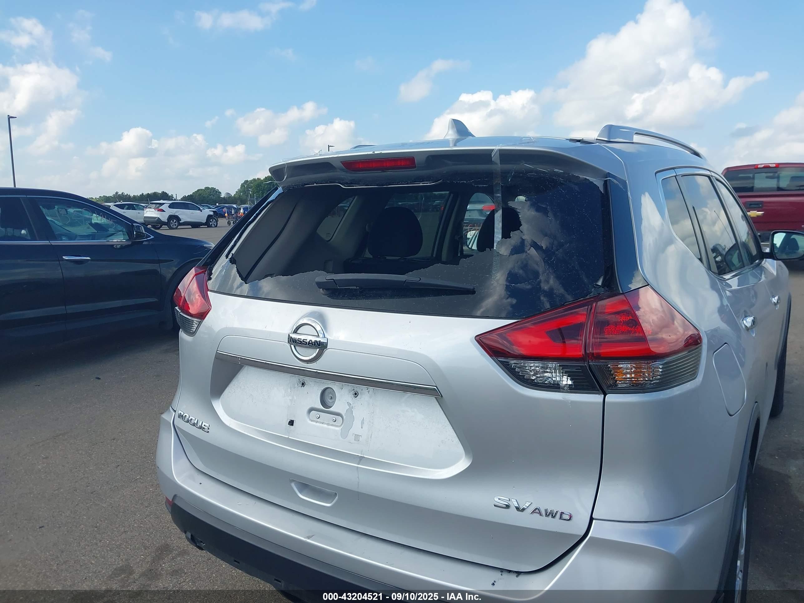 NISSAN ROGUE image 6