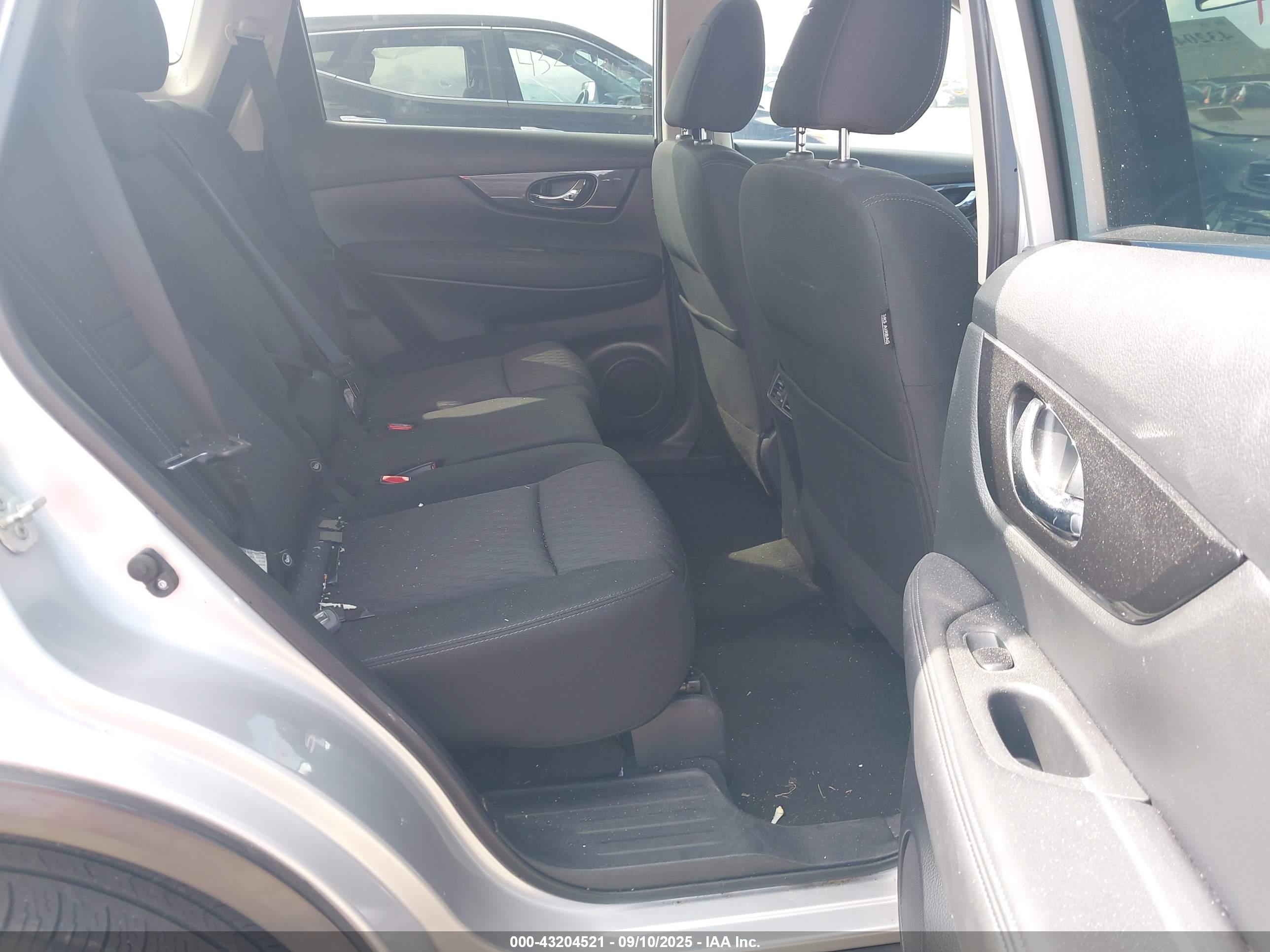 NISSAN ROGUE image 8