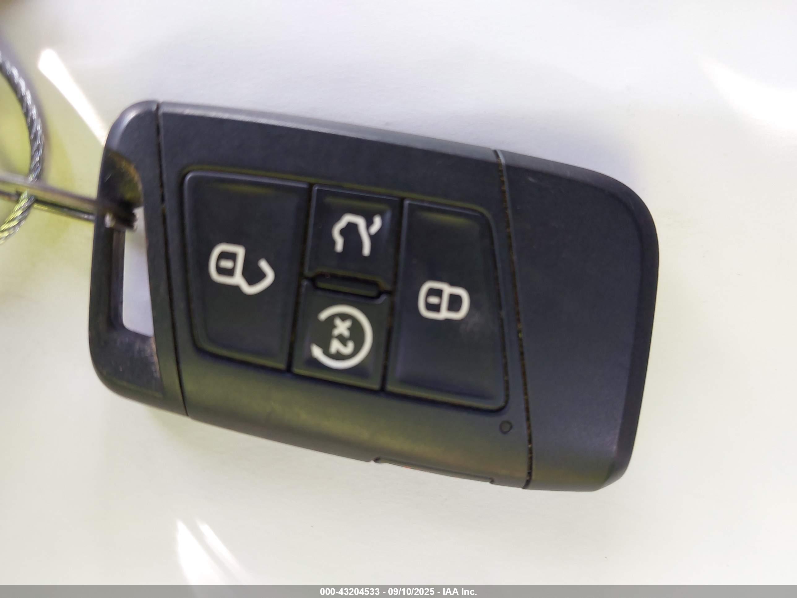 VOLKSWAGEN TAOS image 11